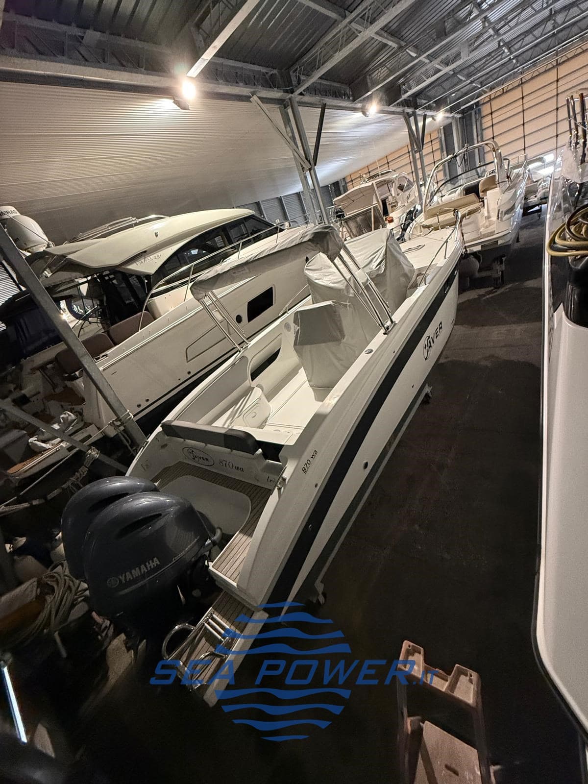 Saver 870 Wa - Interior View Saver 870 Wa - Interior View