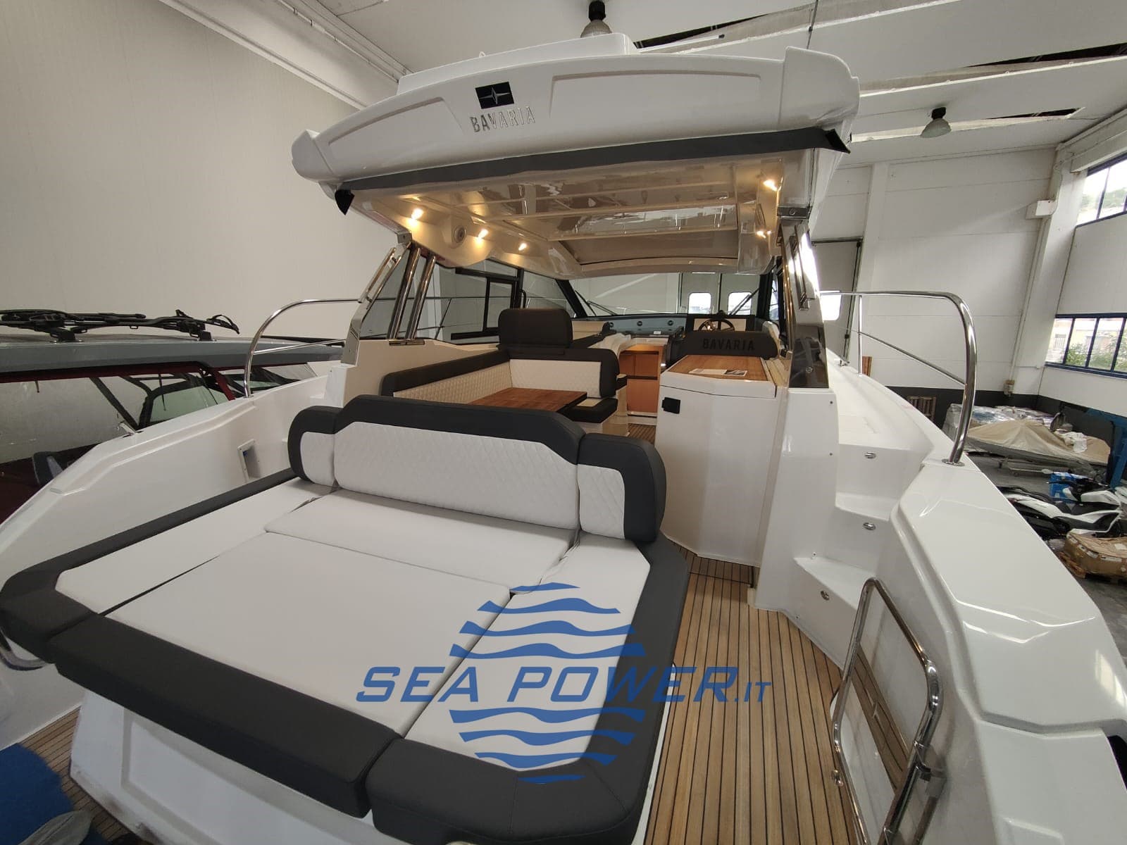 Bavaria Sr 38 Hard Top In Pronta Consegna - Interior View Bavaria Sr 38 Hard Top In Pronta Consegna - Interior View