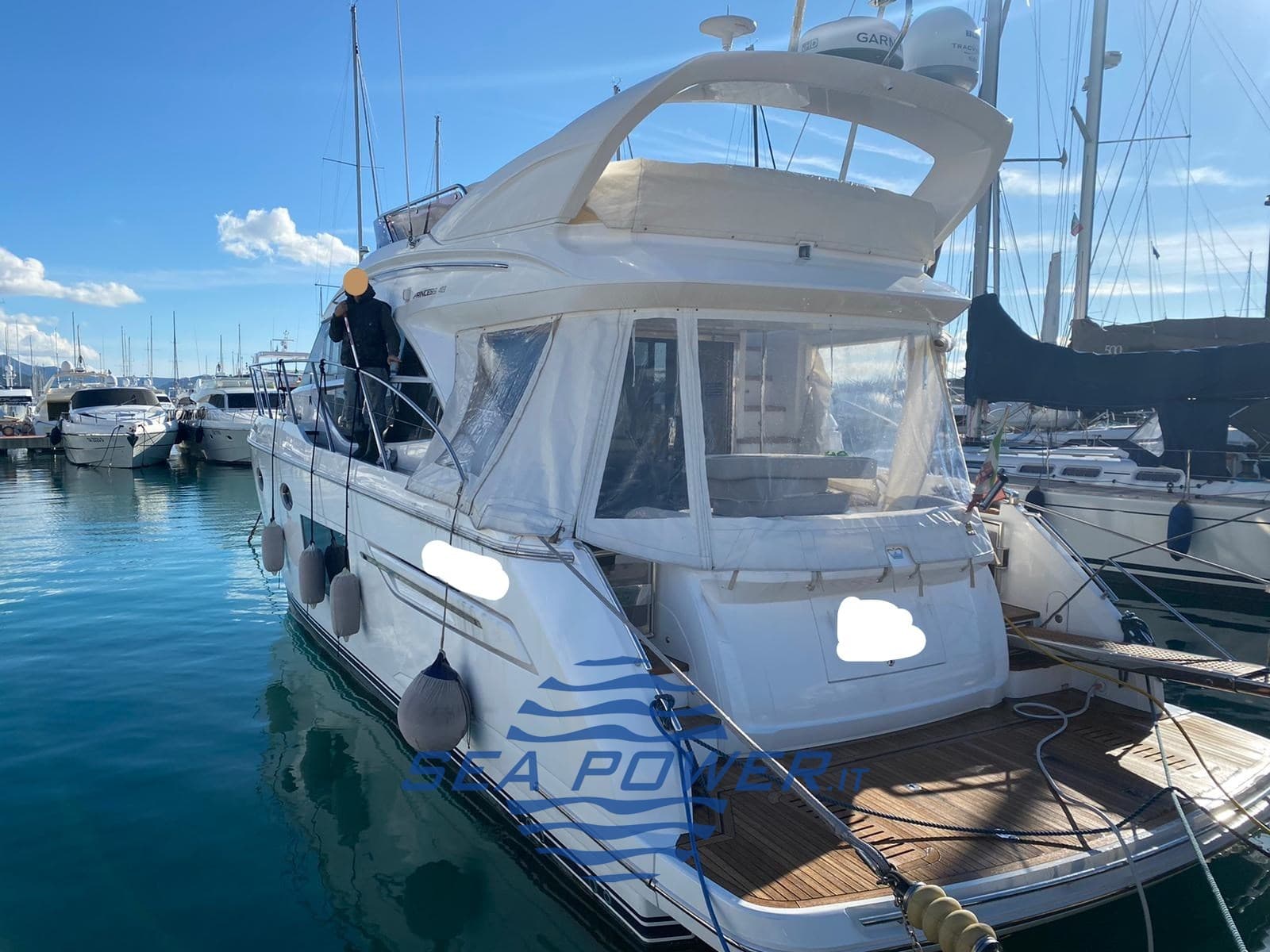 Princess Yachts F 49 - Detail View 1 Princess Yachts F 49 - Detail View 1