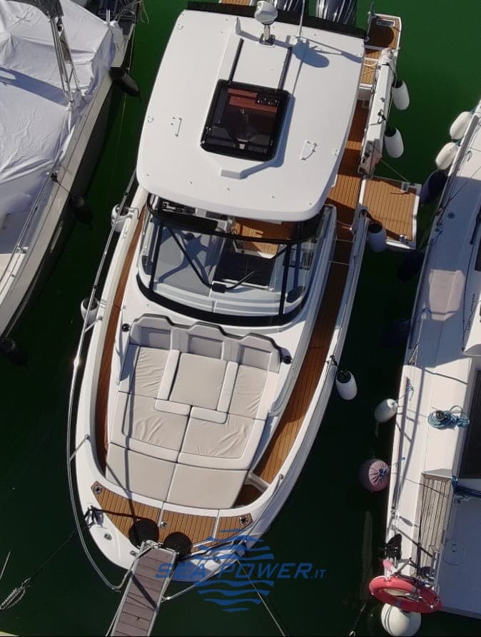 Jeanneau Cap Camarat 9.0 Versione 2 - Detail View 1 Jeanneau Cap Camarat 9.0 Versione 2 - Detail View 1