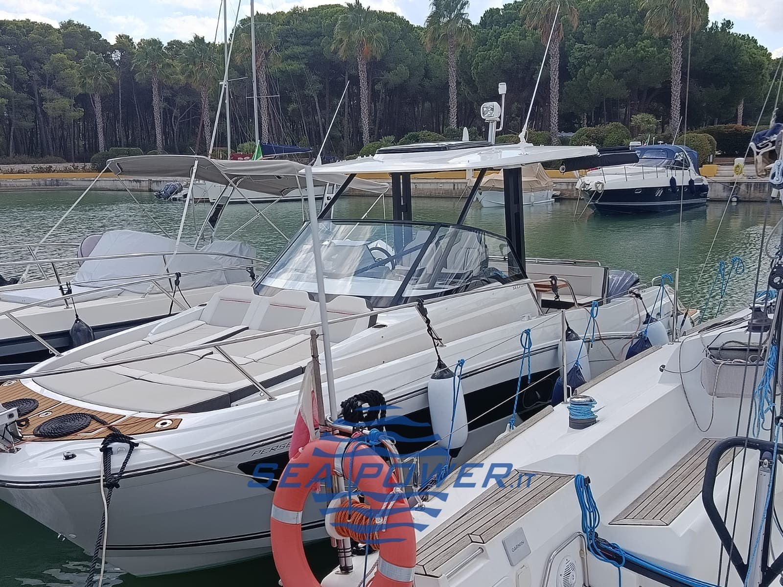 Jeanneau Cap Camarat 9.0 Versione 2 - Interior View Jeanneau Cap Camarat 9.0 Versione 2 - Interior View