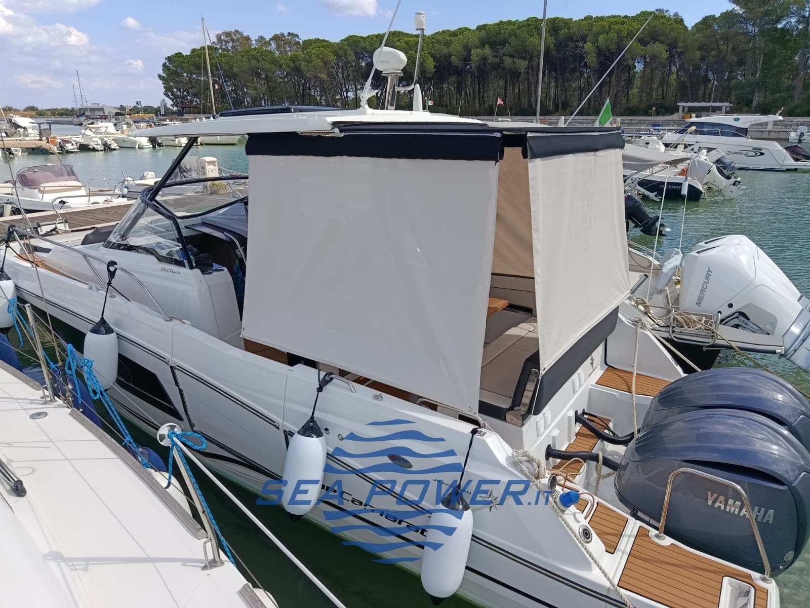 Jeanneau Cap Camarat 9.0 Versione 2 - Deck View Jeanneau Cap Camarat 9.0 Versione 2 - Deck View