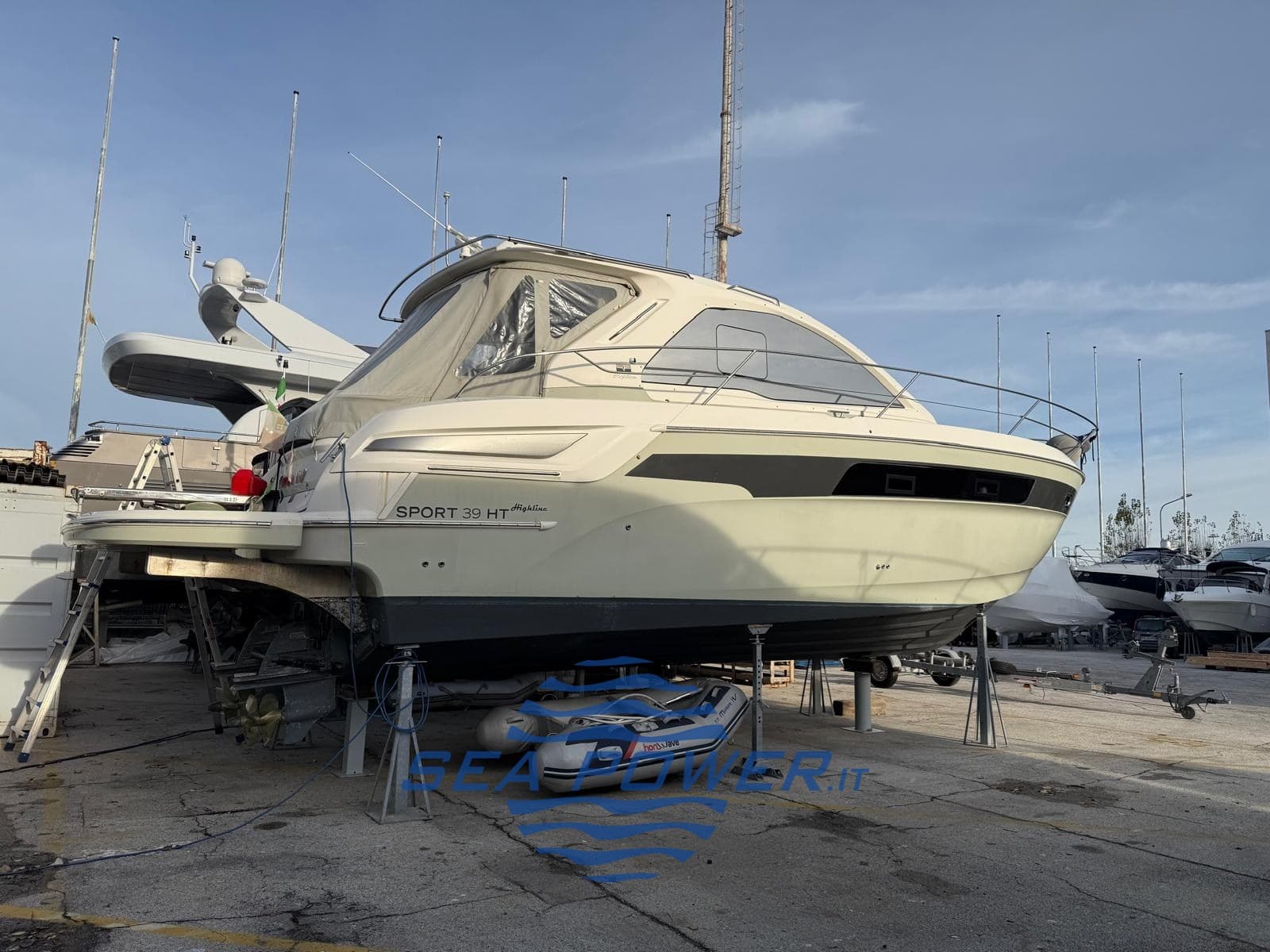 Bavaria 39 Ht Highline - Detail View 1 Bavaria 39 Ht Highline - Detail View 1