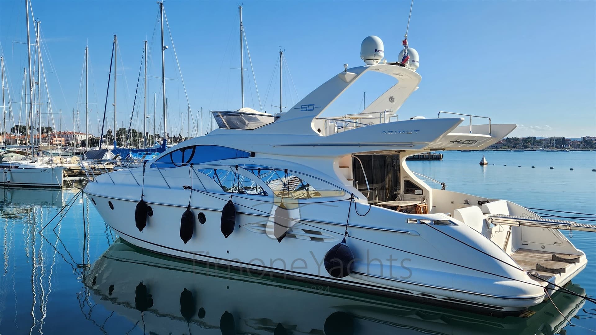 Azimut 50 Flybridge - Detail View 1 Azimut 50 Flybridge - Detail View 1