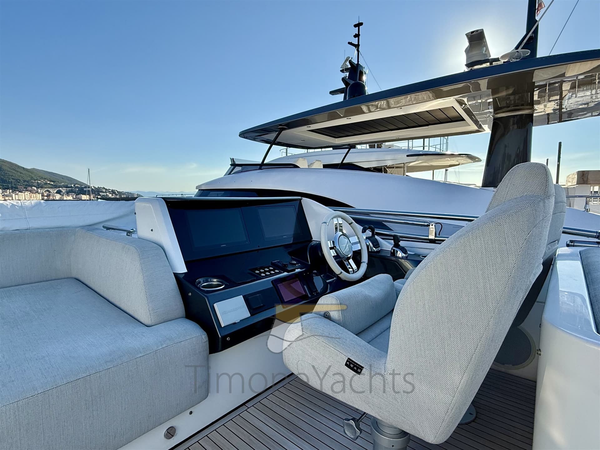 Azimut S8 - Deck View Azimut S8 - Deck View