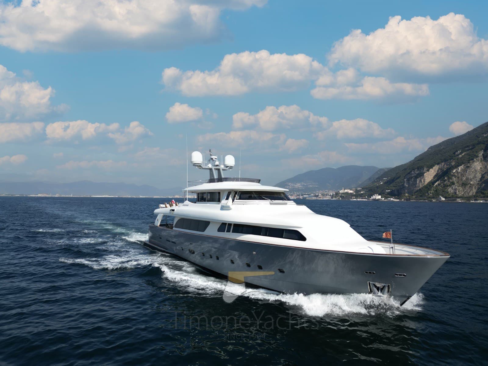 Custom Line Navetta 30 - Main View Custom Line Navetta 30 - Main View