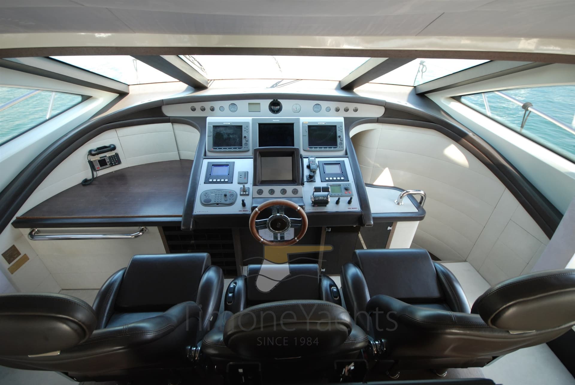 Azimut 86S d'occasion - image hero 11