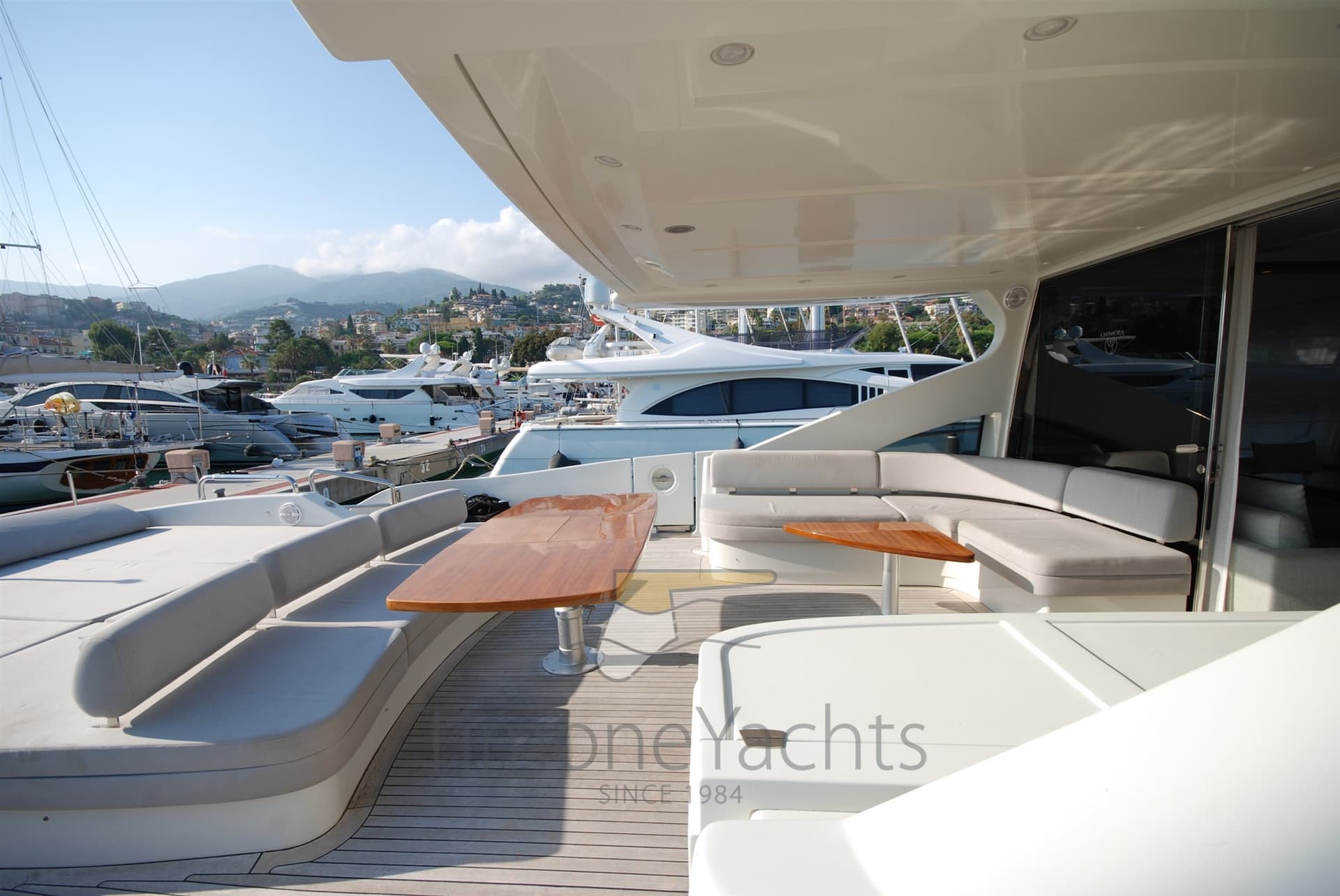 Azimut 86S d'occasion - image hero 8