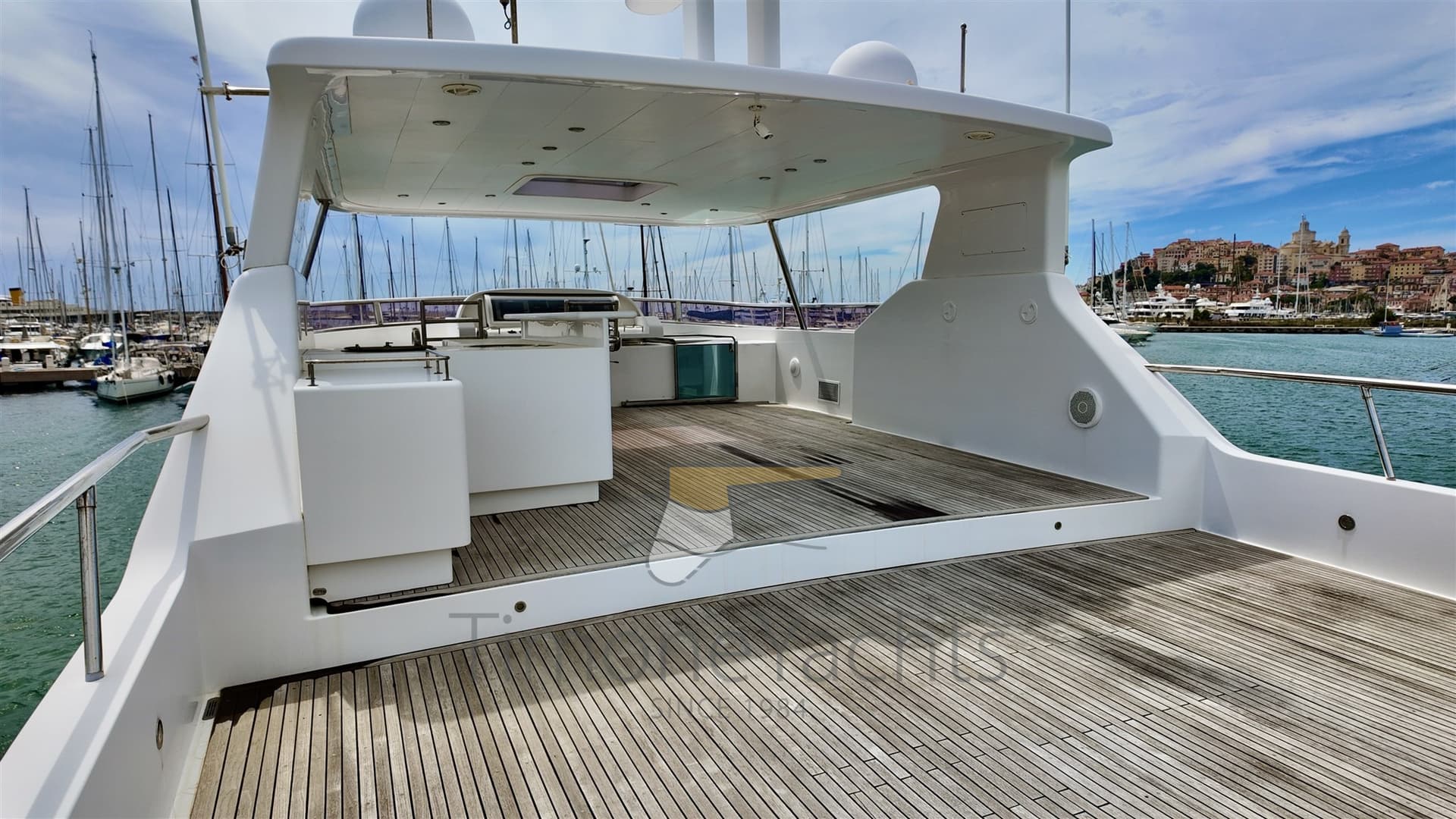 Horizon Bandido 75 - Deck View Horizon Bandido 75 - Deck View