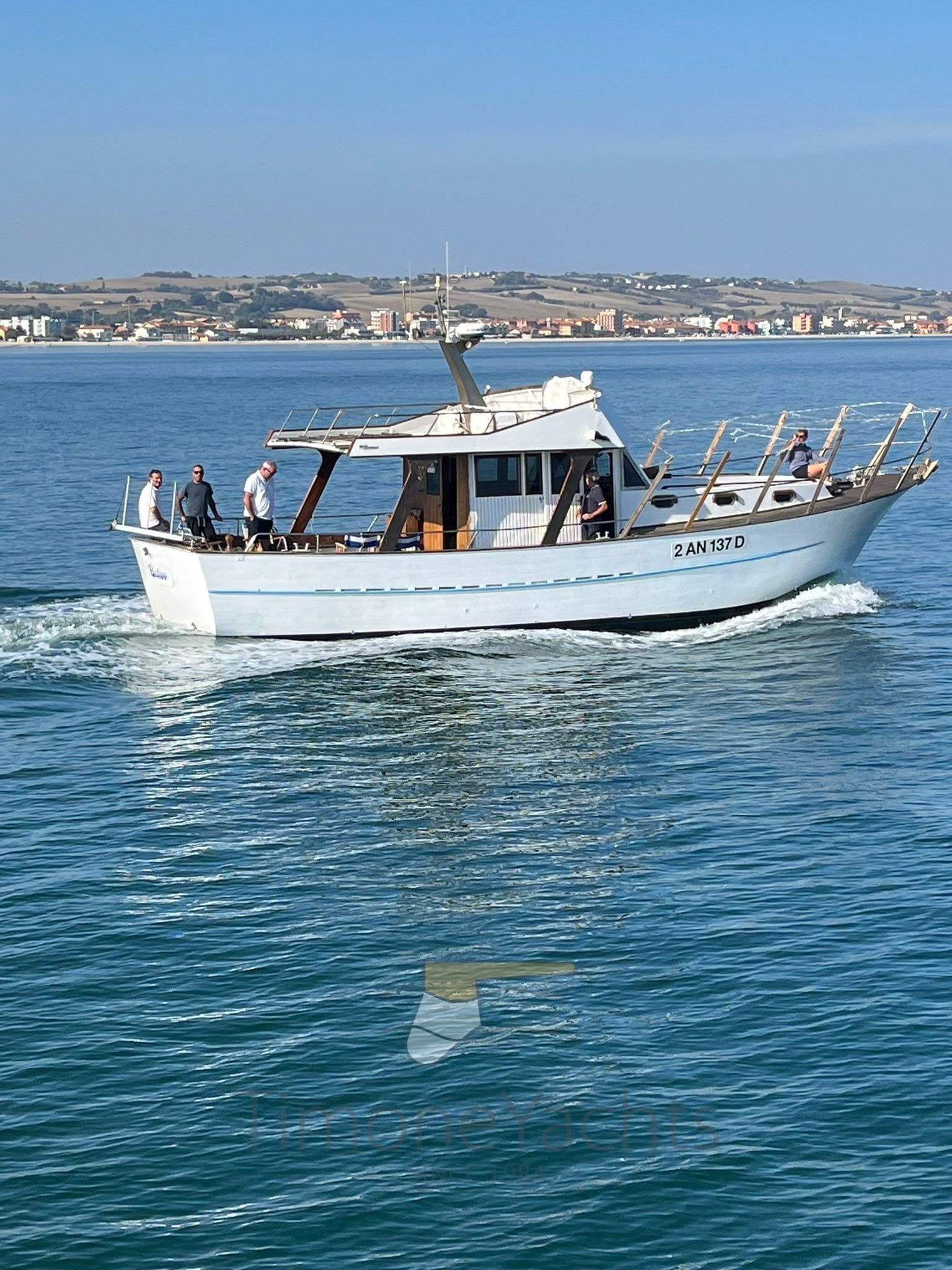 Azzurro Azzurro 44 - Interior View Azzurro Azzurro 44 - Interior View