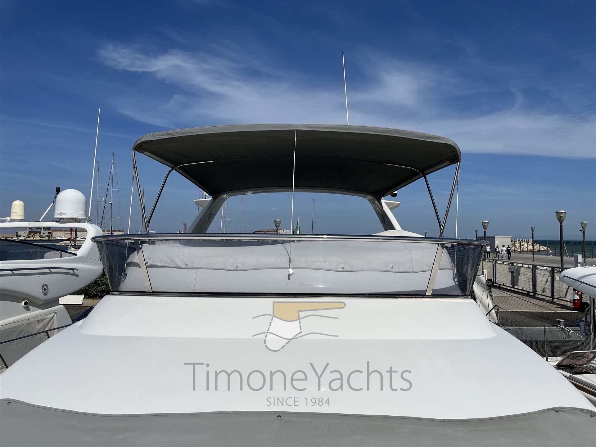 Azimut 50 Flybridge - Interior View Azimut 50 Flybridge - Interior View