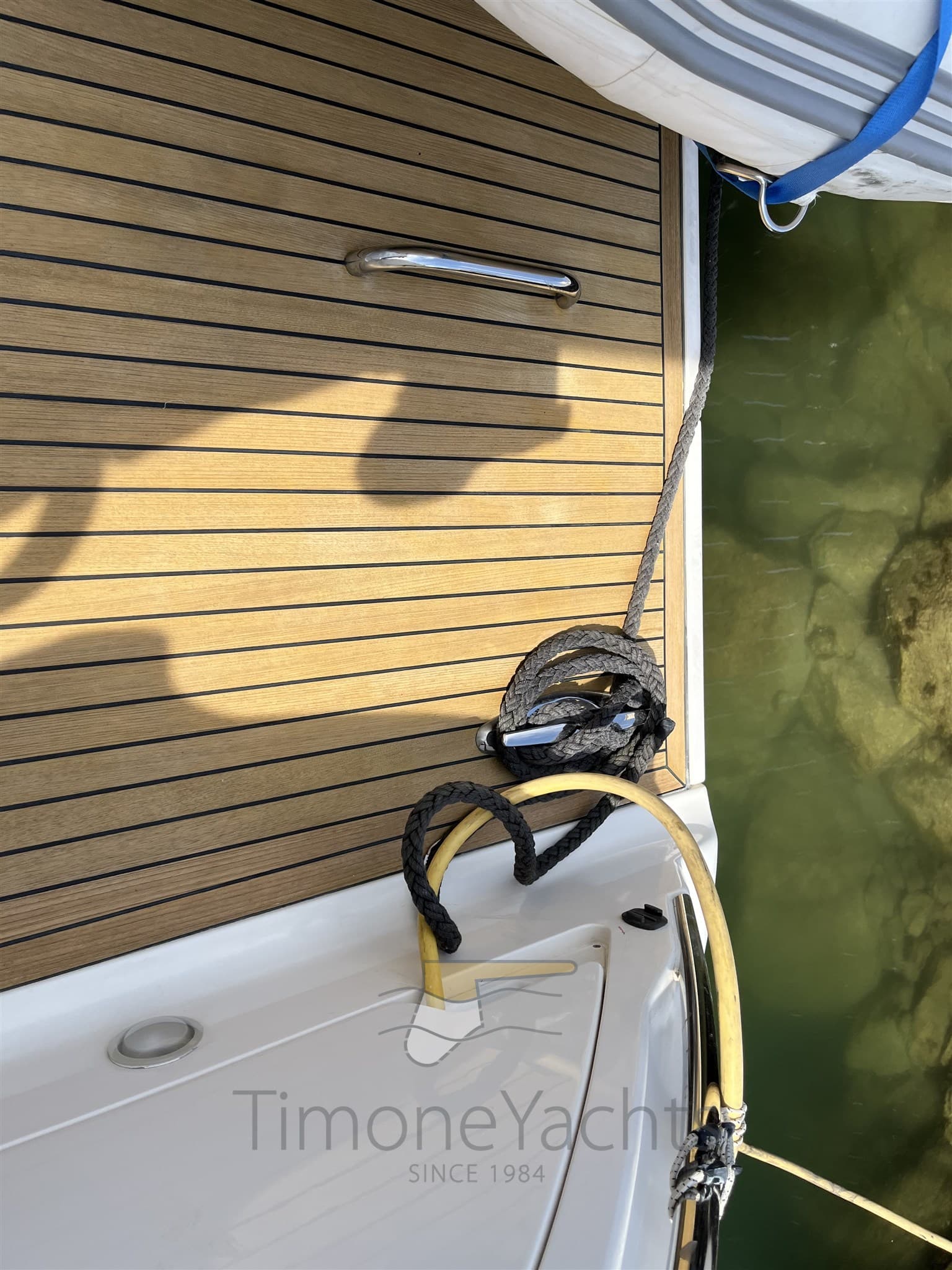 Azimut 50 Flybridge - Deck View Azimut 50 Flybridge - Deck View