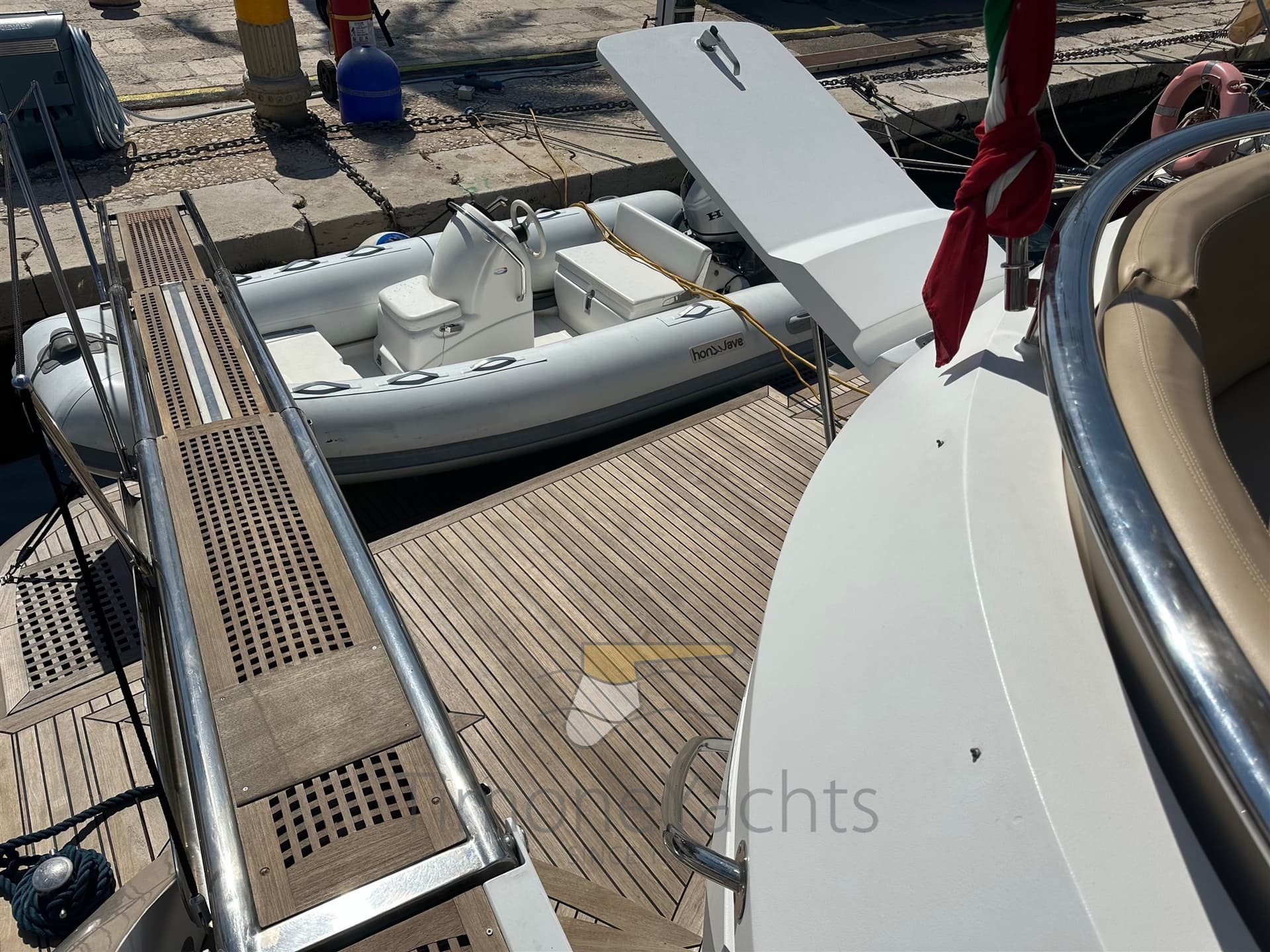 Pacific Shipyard Antema 200 - Deck View Pacific Shipyard Antema 200 - Deck View