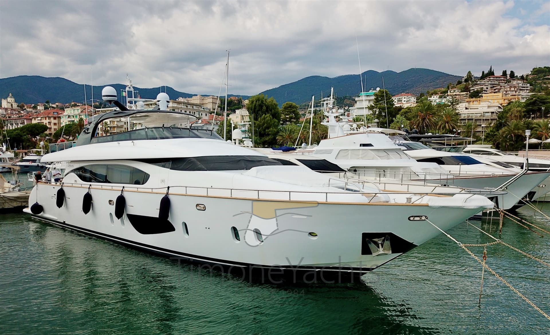 Fipa Maiora 27 - Detail View 1 Fipa Maiora 27 - Detail View 1