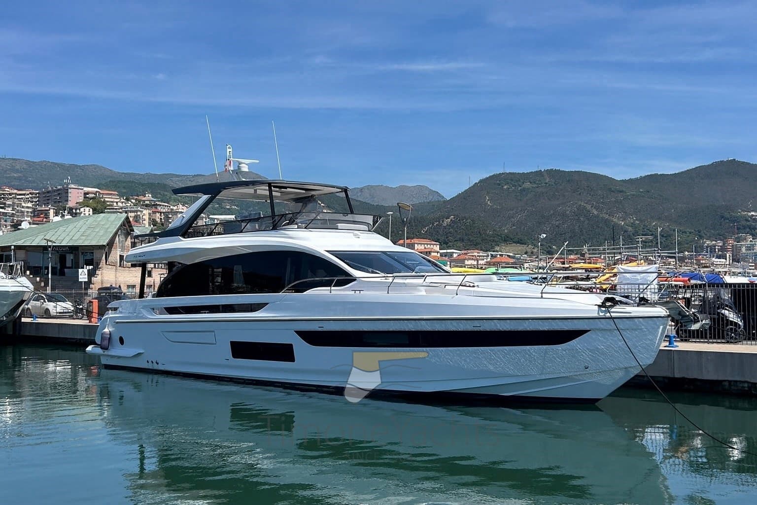 Azimut 72 Fly - Interior View Azimut 72 Fly - Interior View