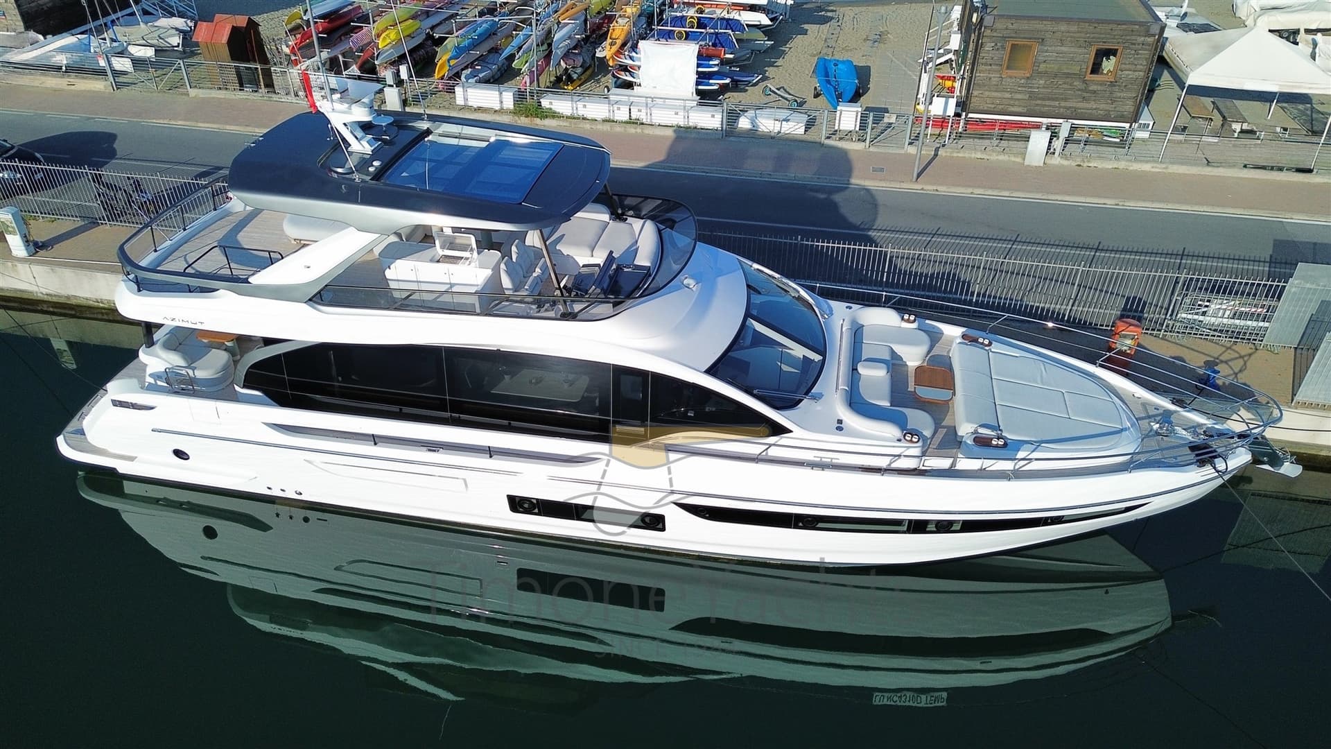Azimut 72 Fly - Main View Azimut 72 Fly - Main View