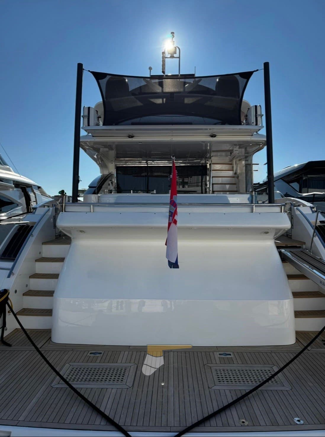 Princess Yachts V 85 - Deck View Princess Yachts V 85 - Deck View