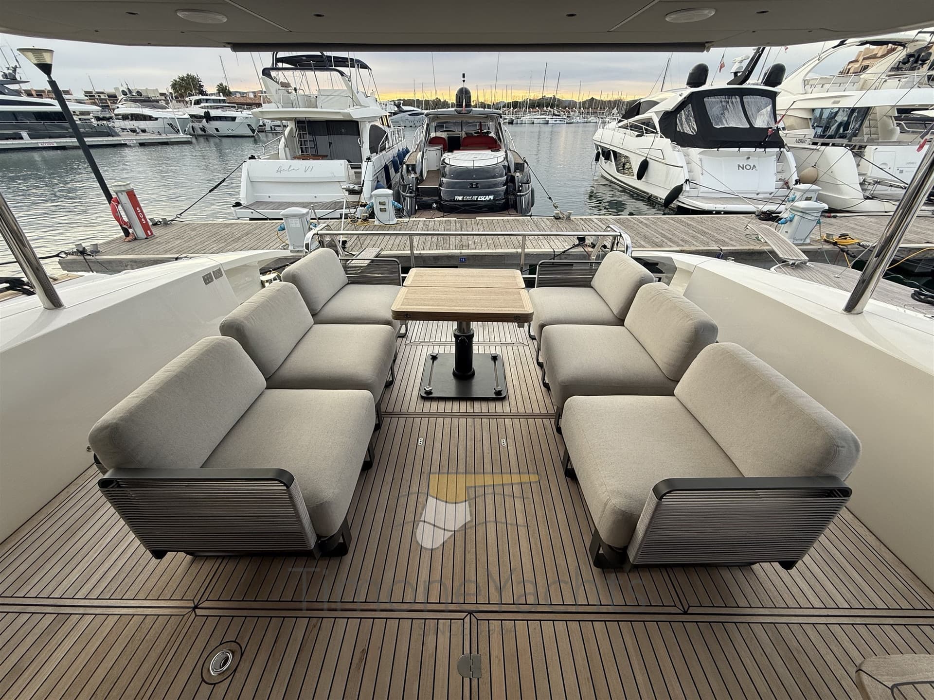 Absolute 60 Fly - Deck View Absolute 60 Fly - Deck View