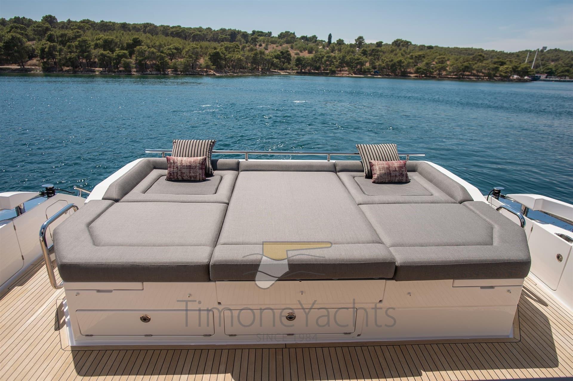 Azimut S7 - Deck View Azimut S7 - Deck View