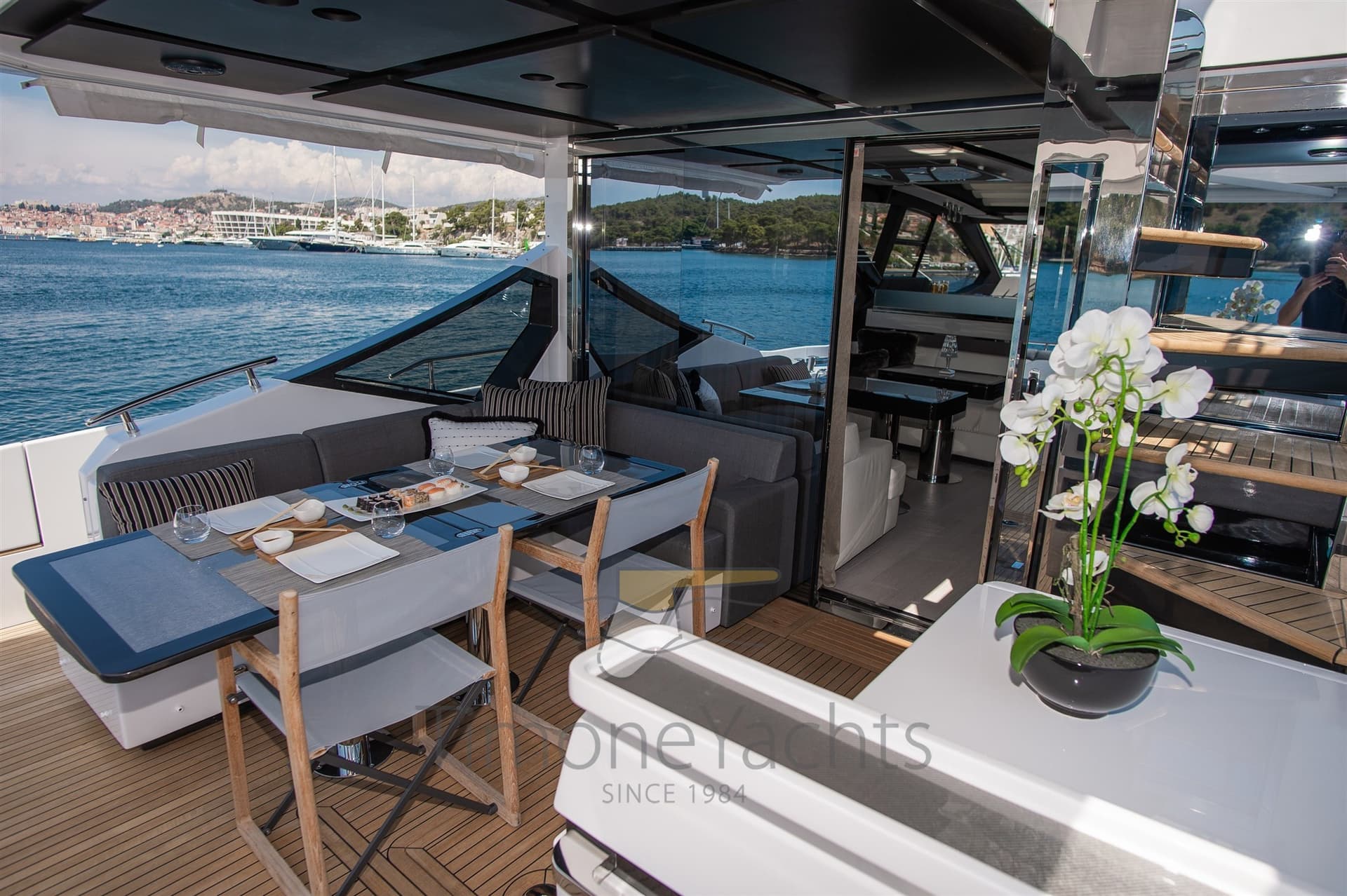 Azimut S7 - Interior View Azimut S7 - Interior View