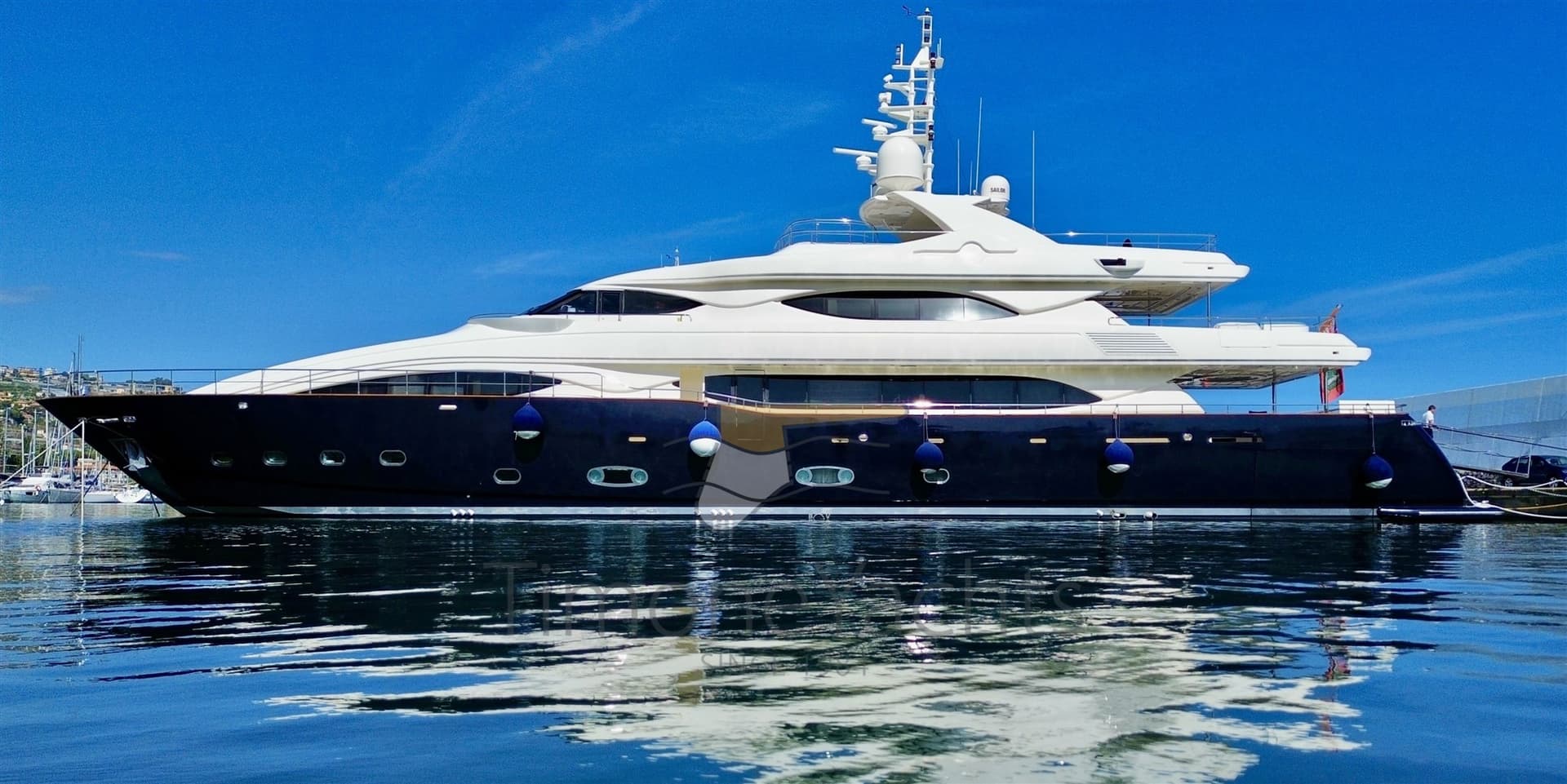 CRN 128 - Detail View 1 CRN 128 - Detail View 1