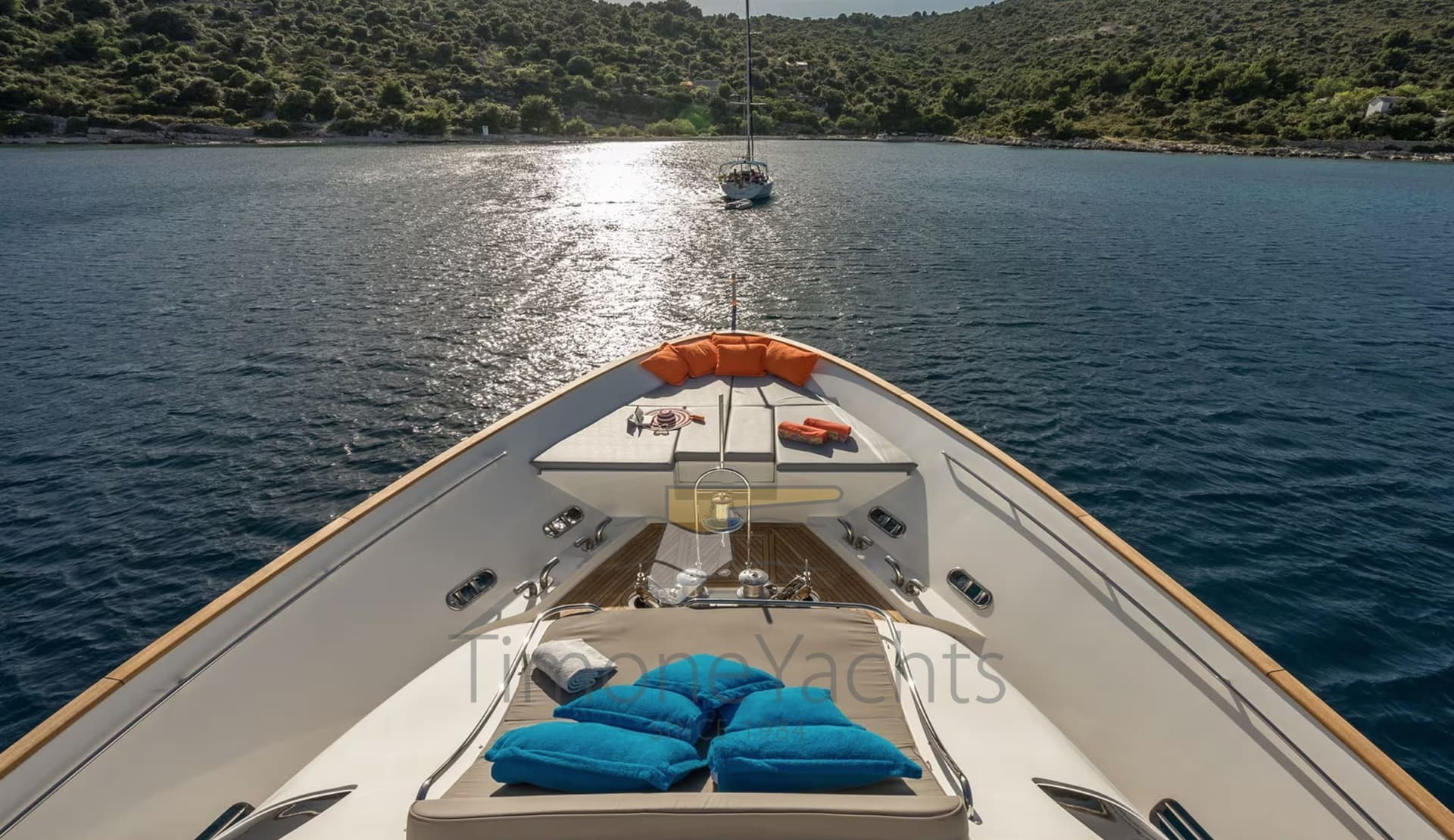 Custom Line Navetta 33 - Deck View Custom Line Navetta 33 - Deck View