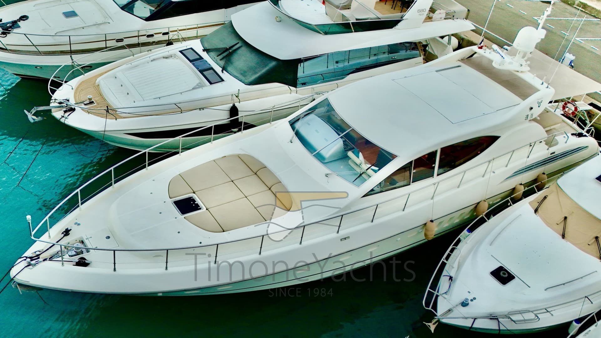 Arno Leopard 24 - Detail View 1 Arno Leopard 24 - Detail View 1