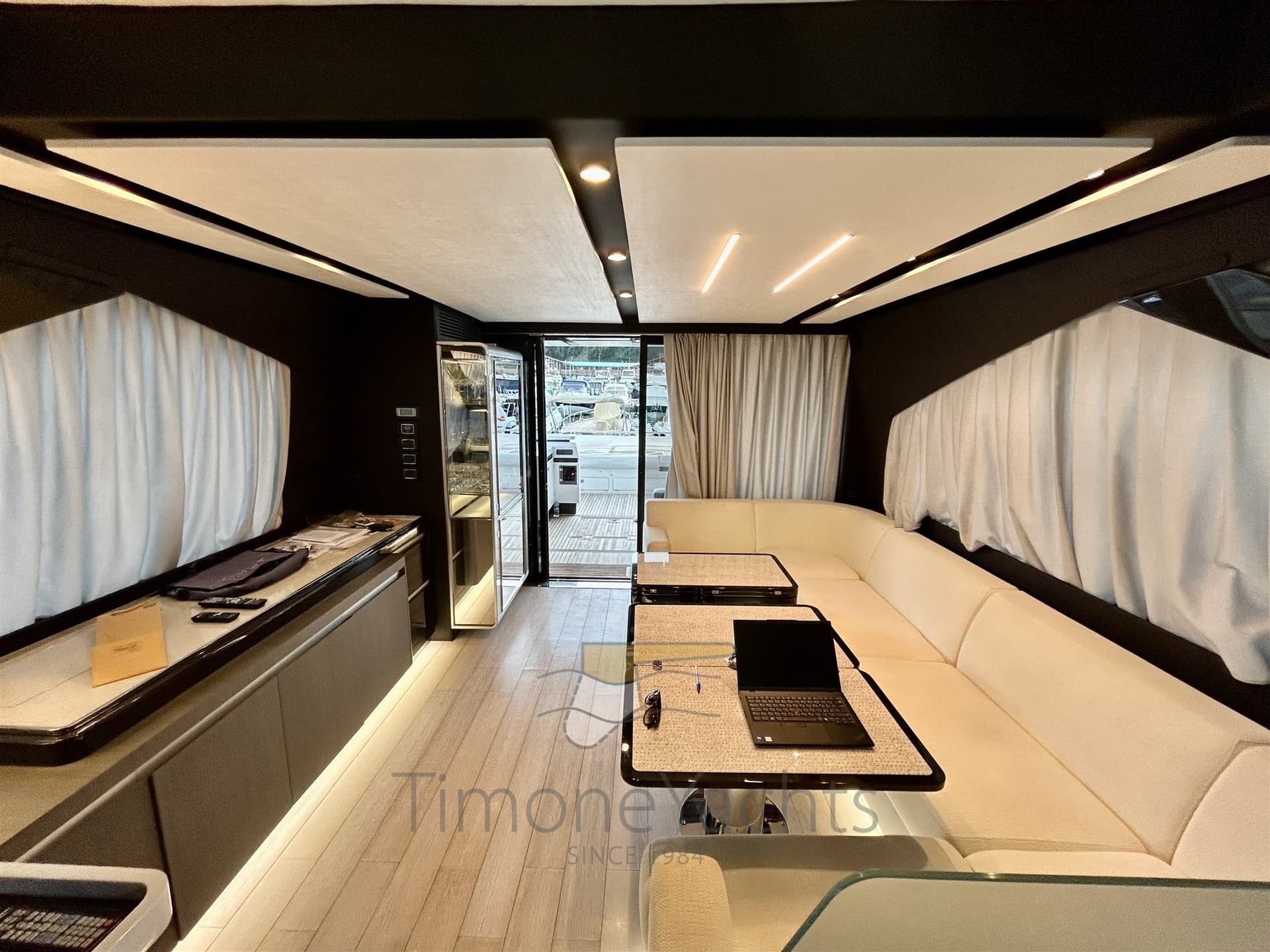 Azimut S7 - Interior View Azimut S7 - Interior View