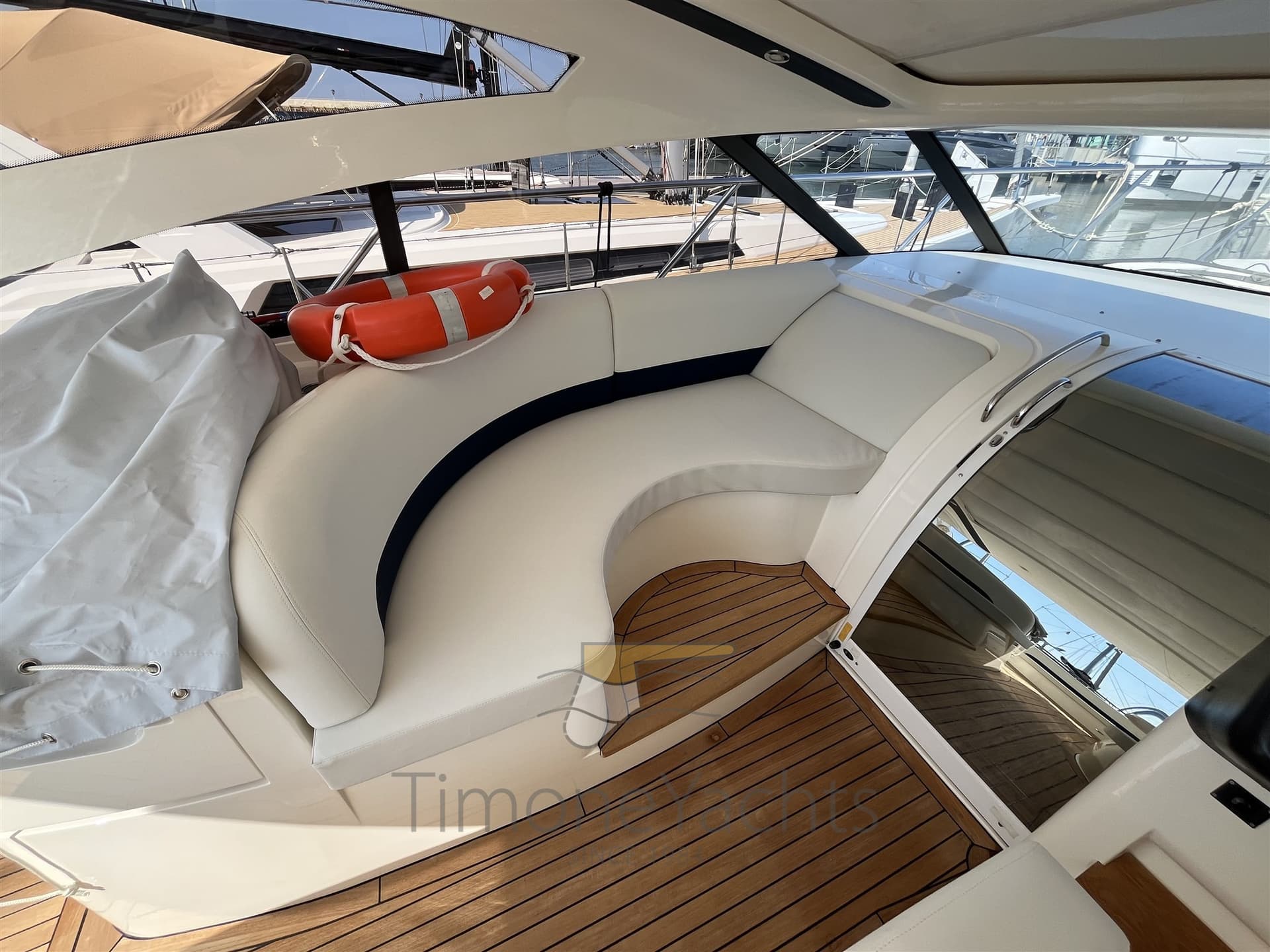 Princess Yachts V 48 usato - foto hero 5
