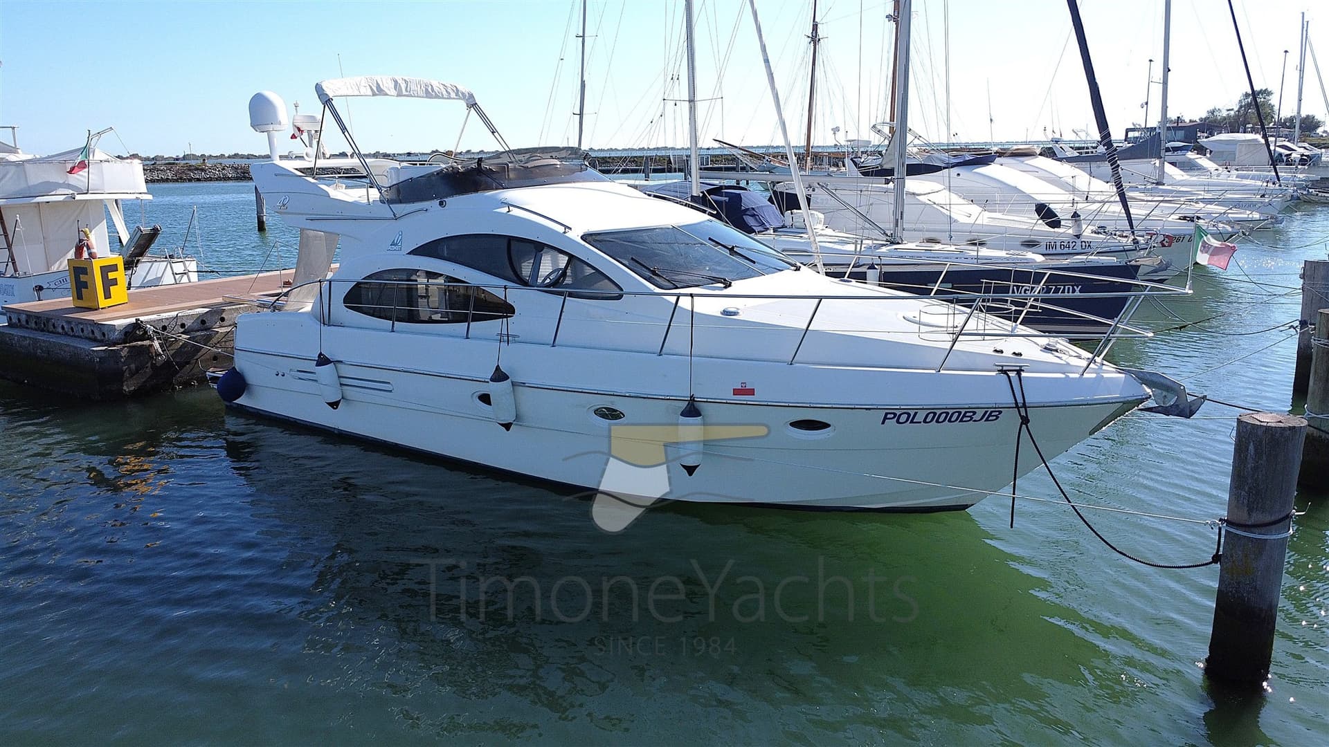 Azimut 42 - Detail View 1 Azimut 42 - Detail View 1