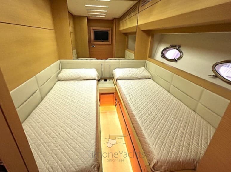 Pershing Pershing 82 used - hero image 15