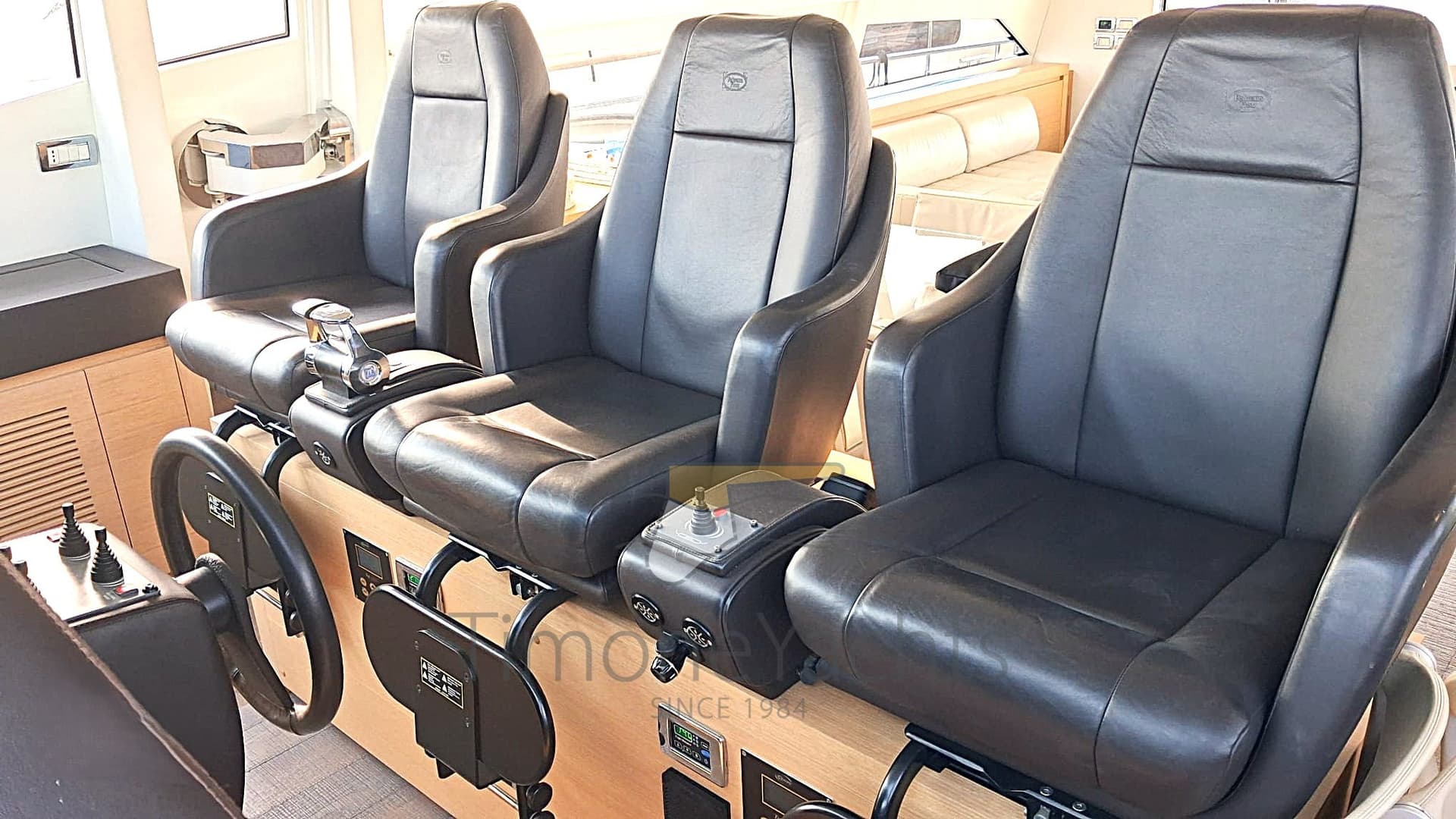 Pershing Pershing 82 used - hero image 8