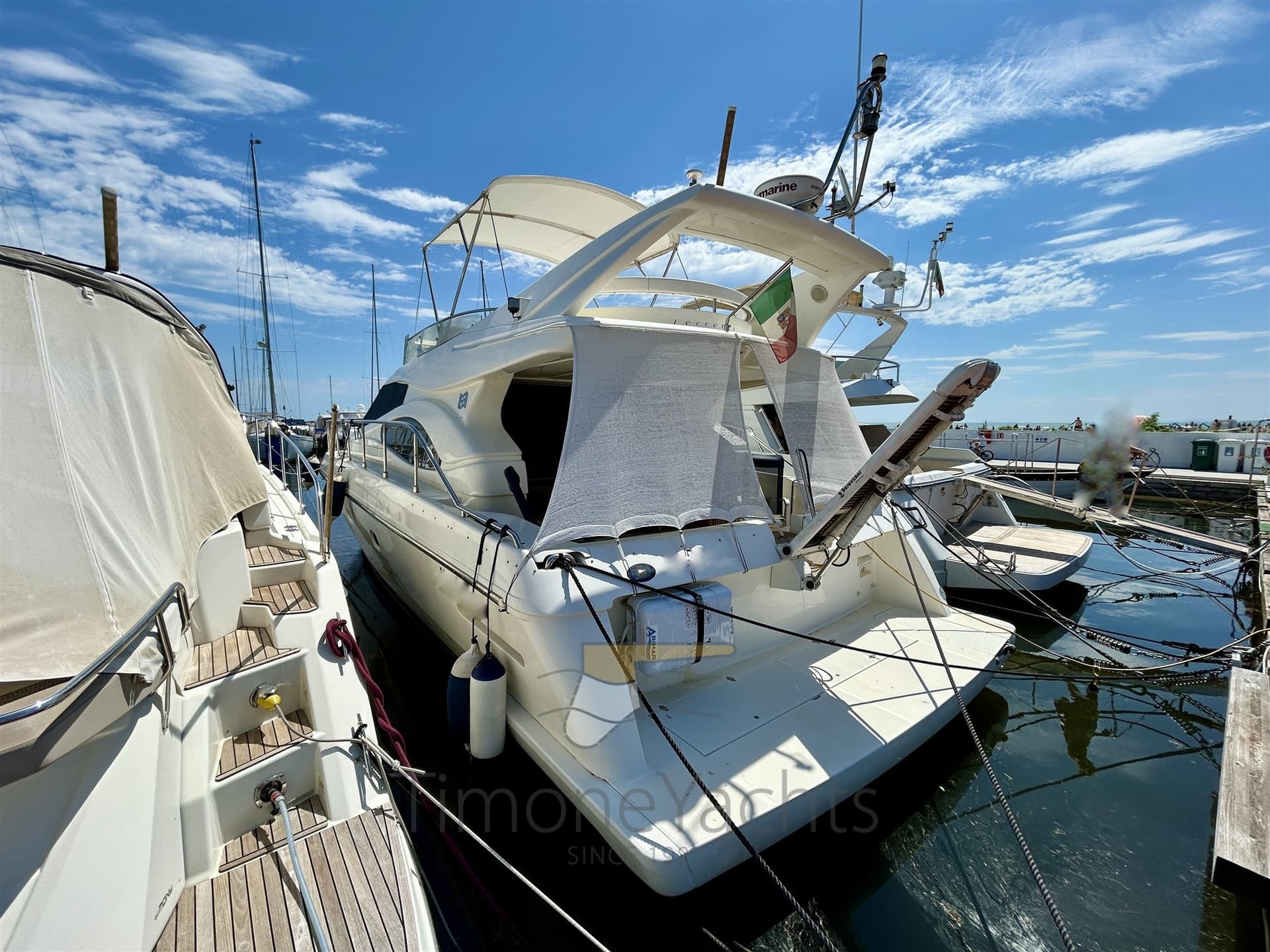Ferretti Yachts 46 - Deck View Ferretti Yachts 46 - Deck View