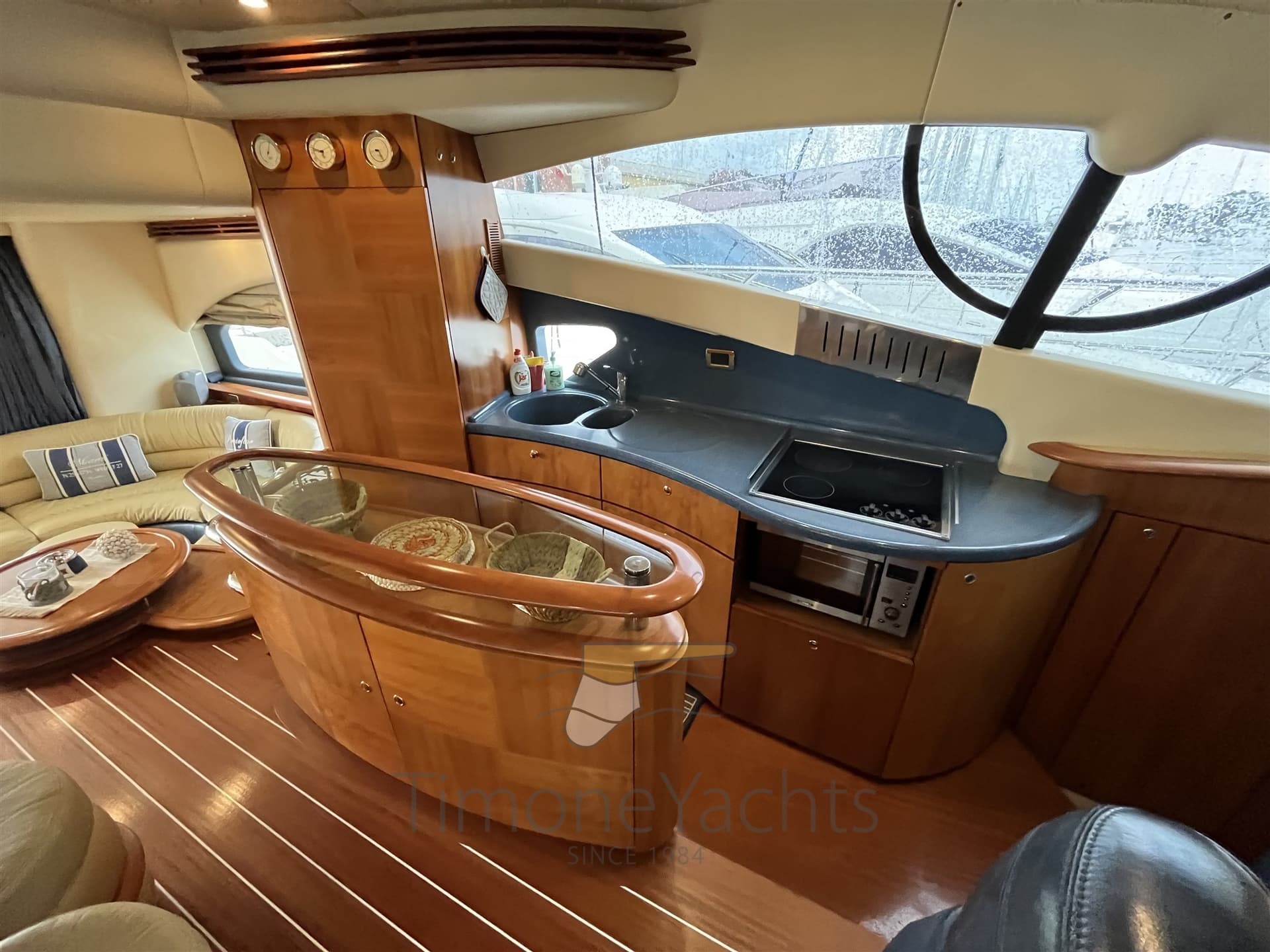 Azimut 55 Flybridge - Interior View Azimut 55 Flybridge - Interior View