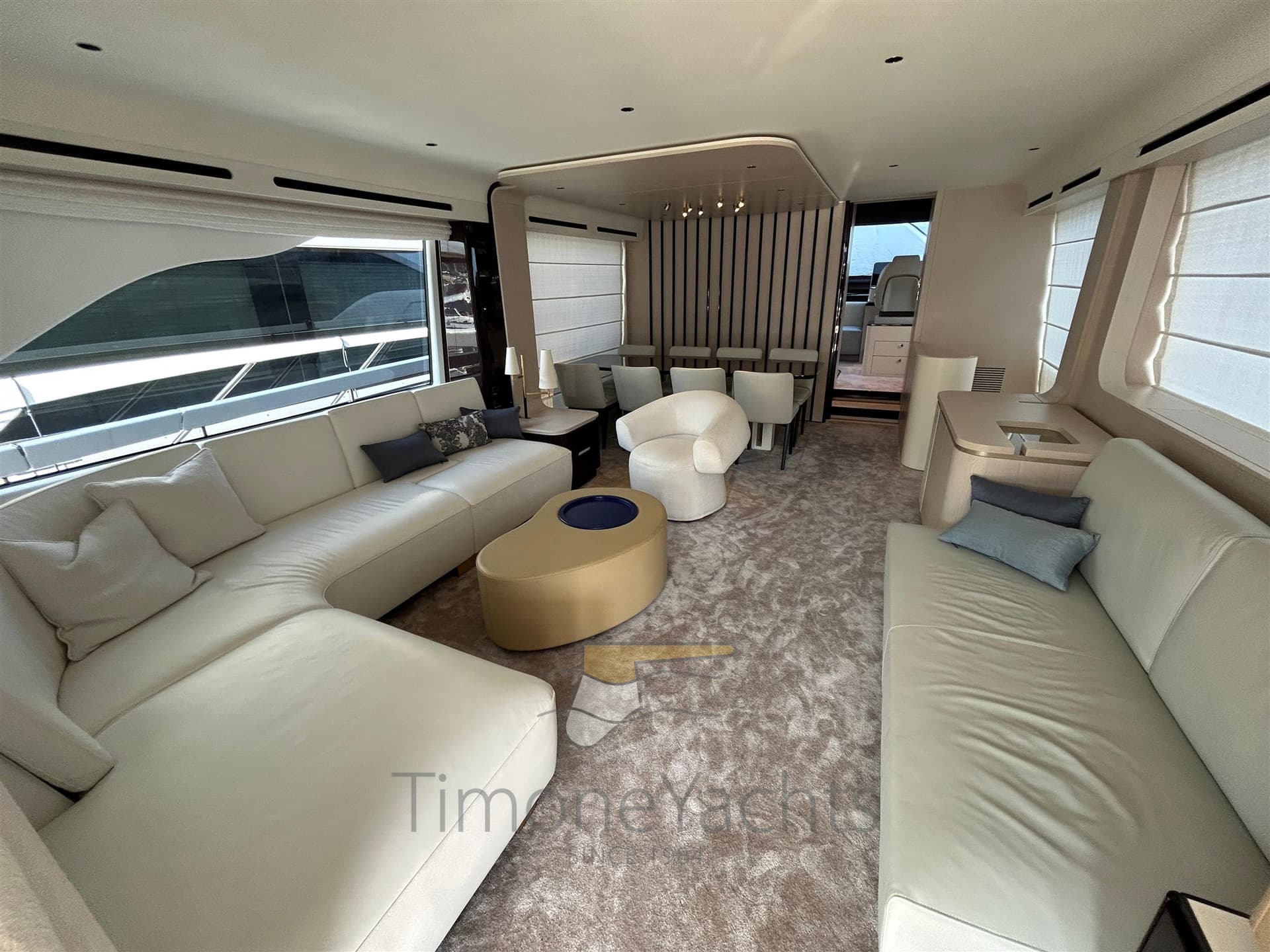 Azimut 78 Flybridge - Deck View Azimut 78 Flybridge - Deck View