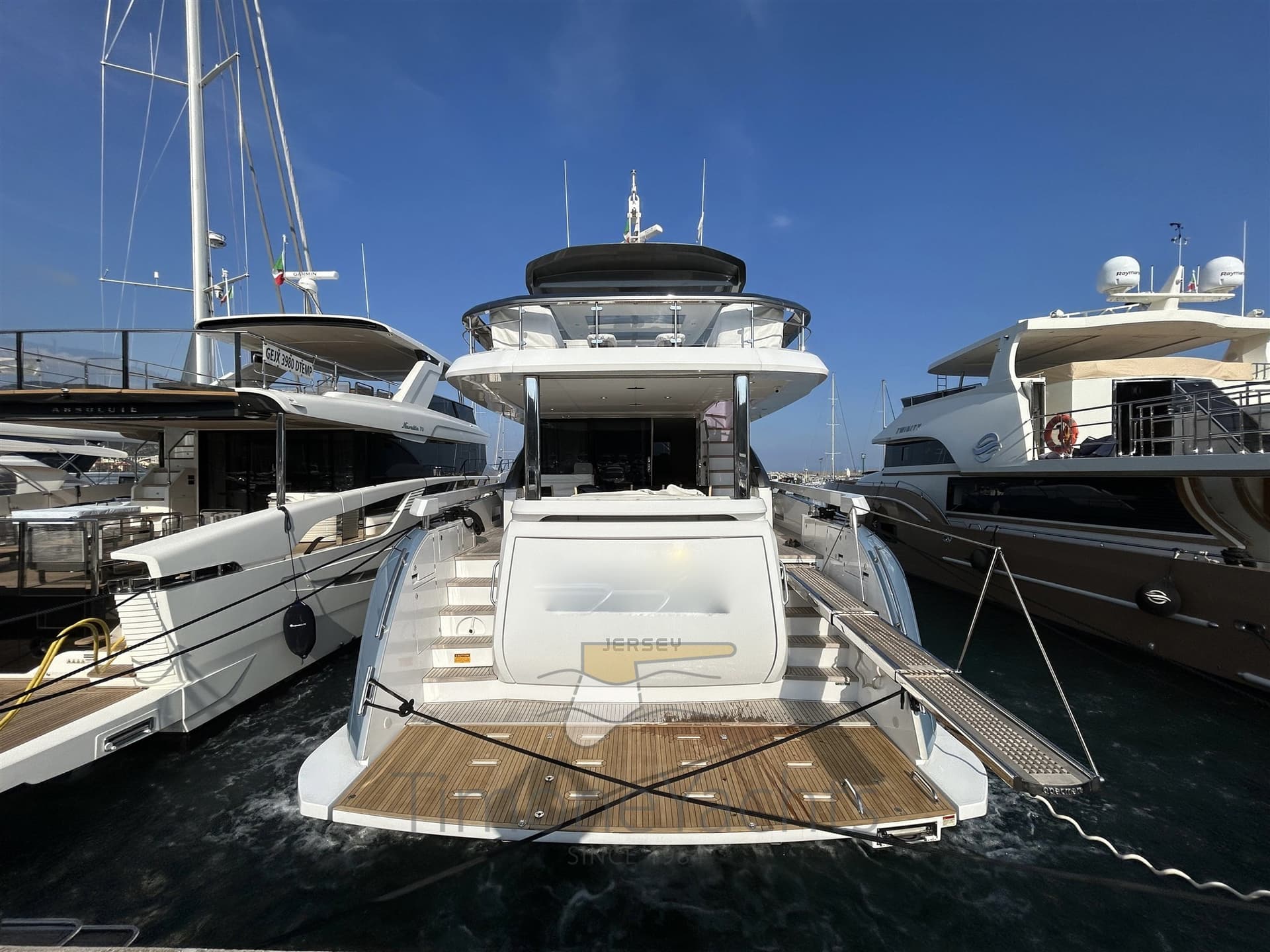 Azimut 78 Flybridge - Detail View 1 Azimut 78 Flybridge - Detail View 1