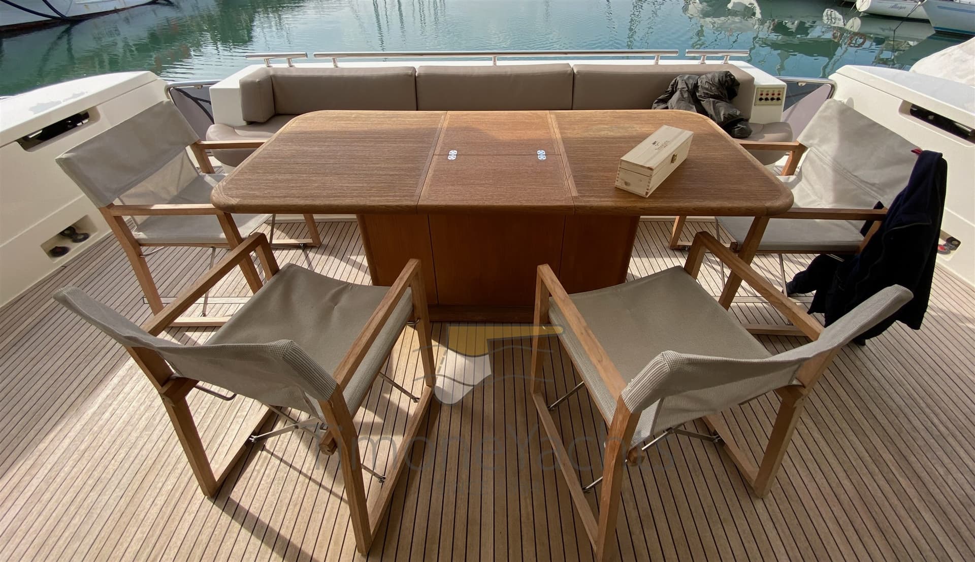 Ferretti Yachts 800 - Detail View 1 Ferretti Yachts 800 - Detail View 1