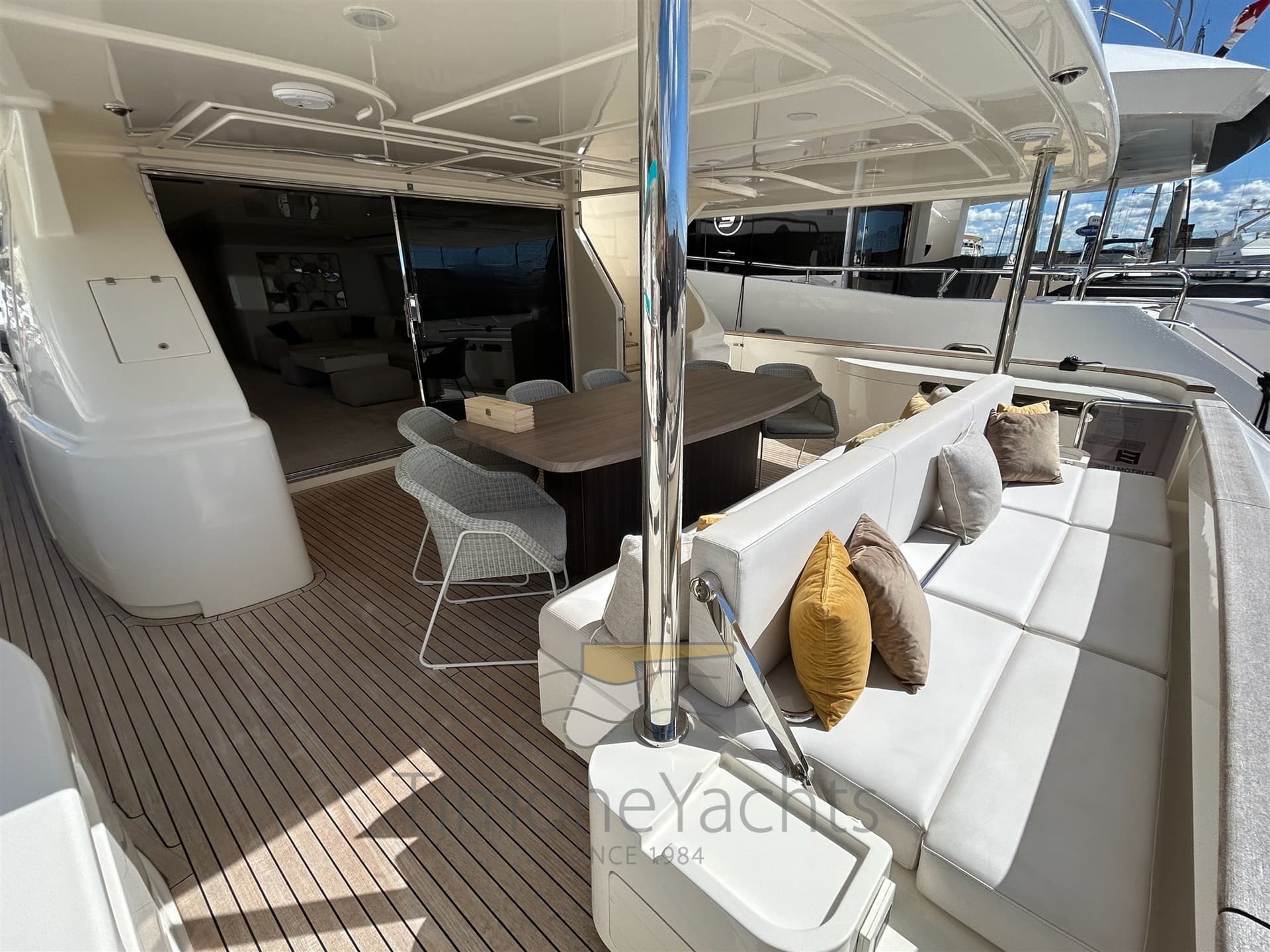 Custom Line Navetta 28 - Interior View Custom Line Navetta 28 - Interior View