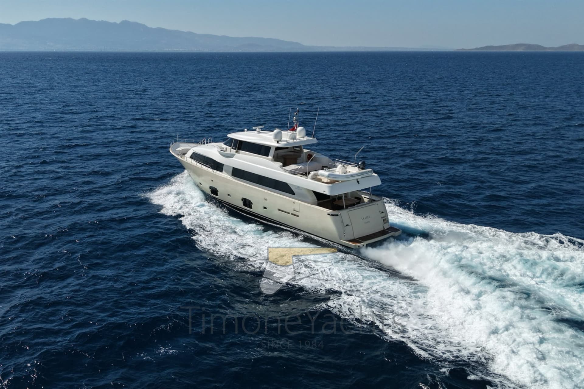 Custom Line Navetta 26 - Detail View 1 Custom Line Navetta 26 - Detail View 1