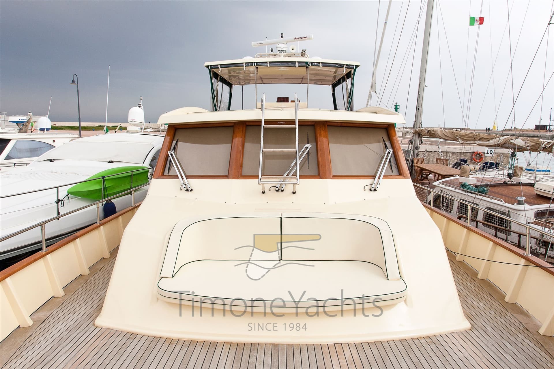 Azzurro Azzurro 64 - Interior View Azzurro Azzurro 64 - Interior View