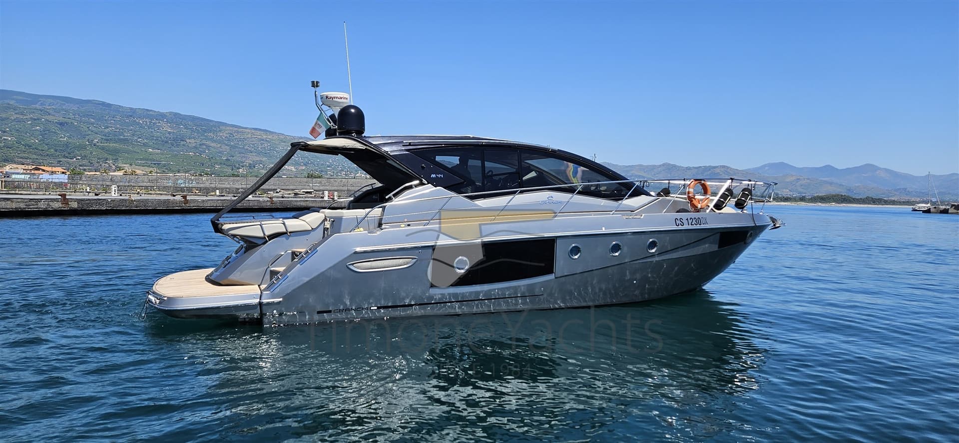 Cranchi M44 Ht - Main View Cranchi M44 Ht - Main View