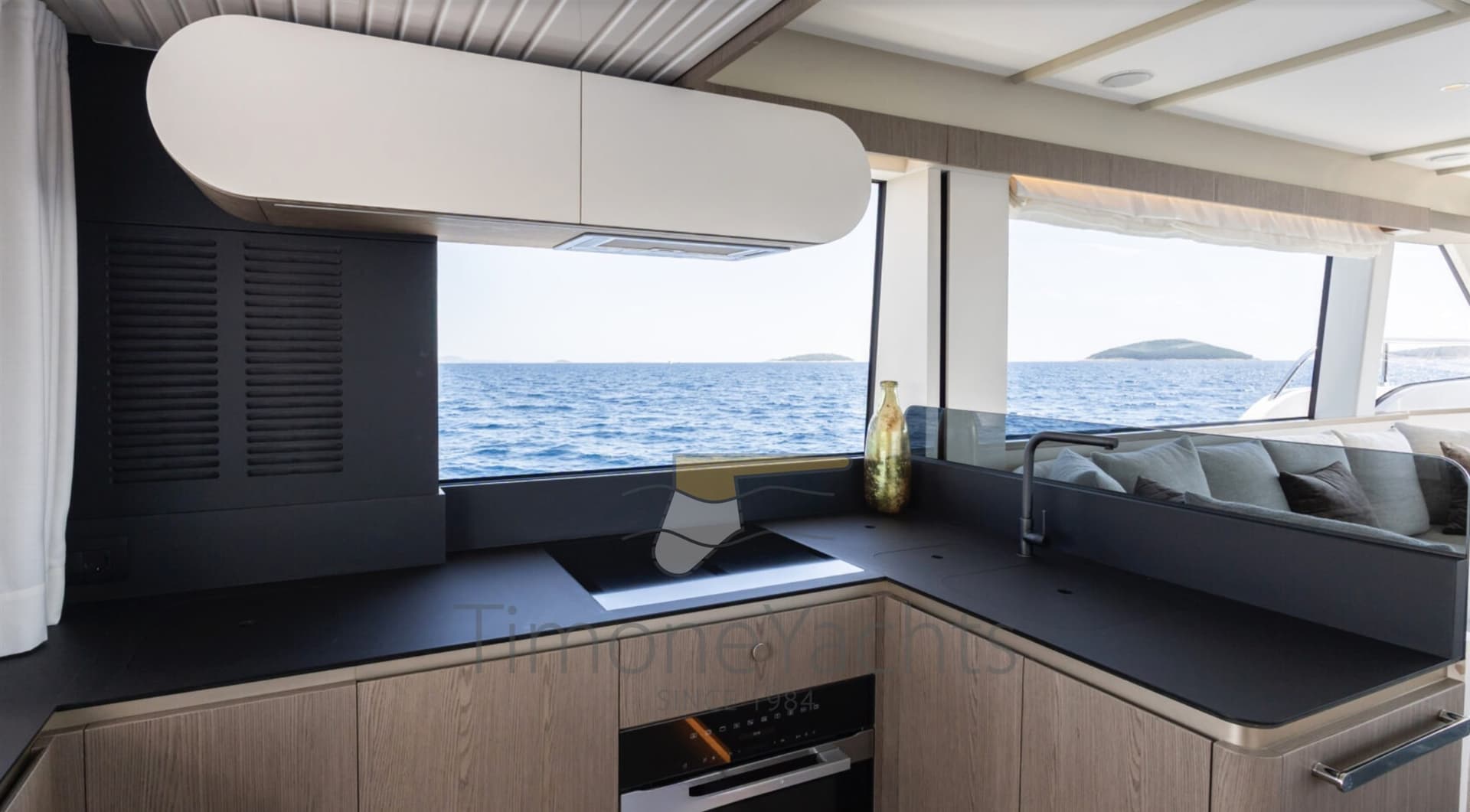 Azimut Magellano 60 used - hero image 12