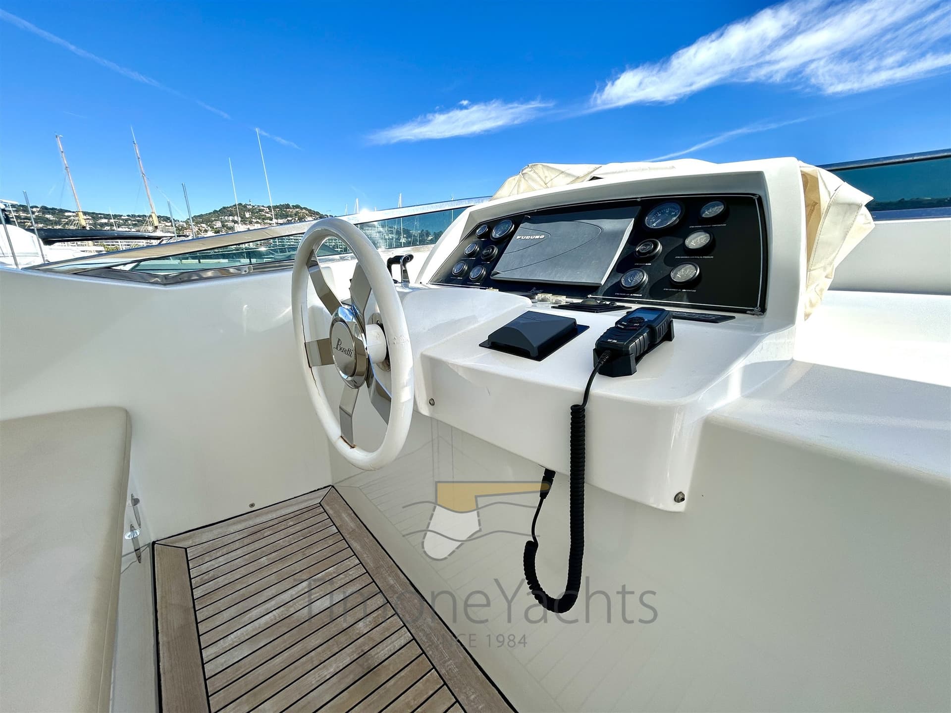 Benetti Delfino 93' usato - foto hero 20