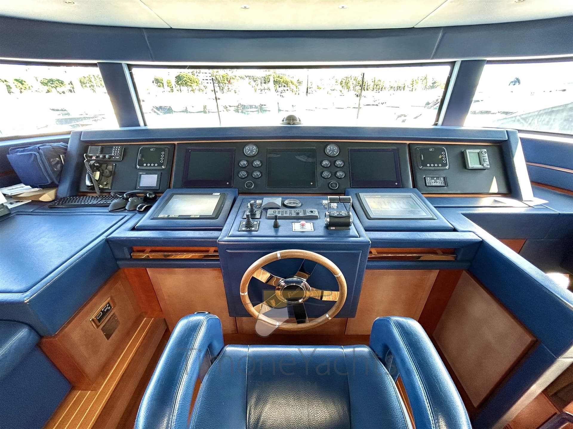 Benetti Delfino 93' usato - foto hero 12