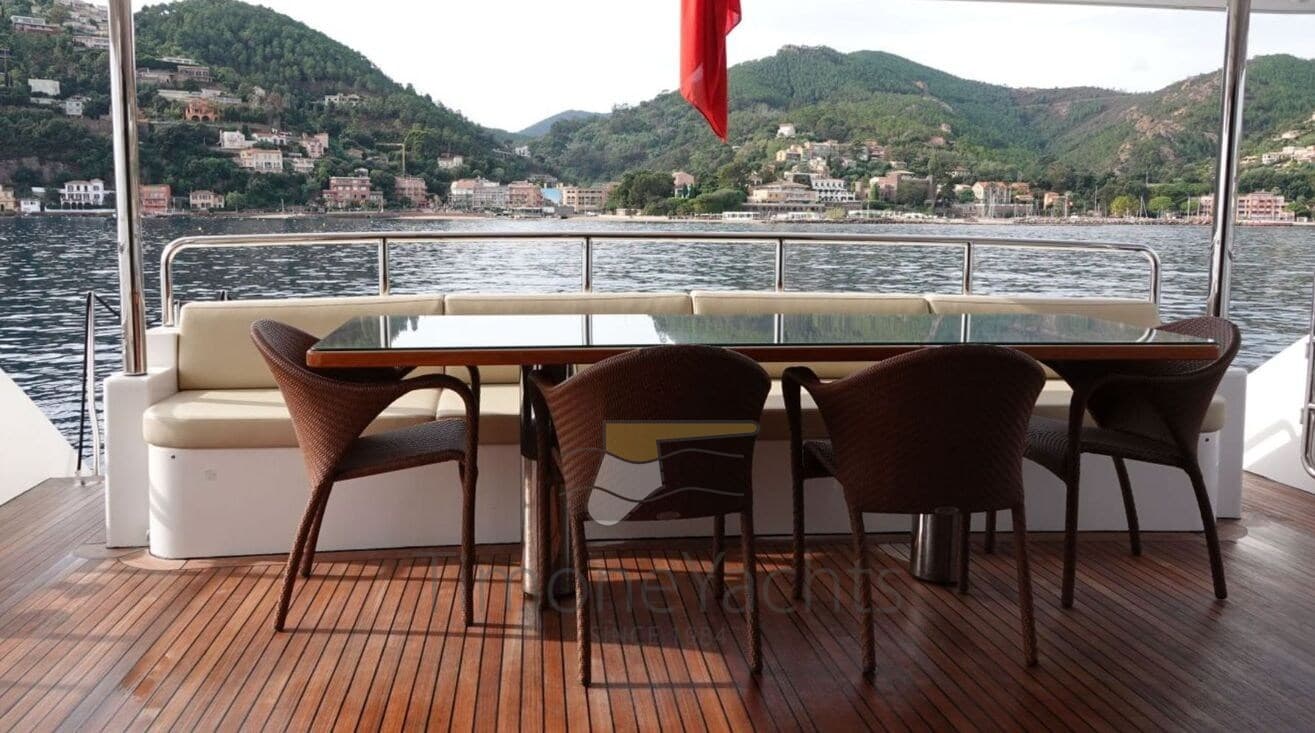 Benetti Delfino 93' usato - foto hero 3