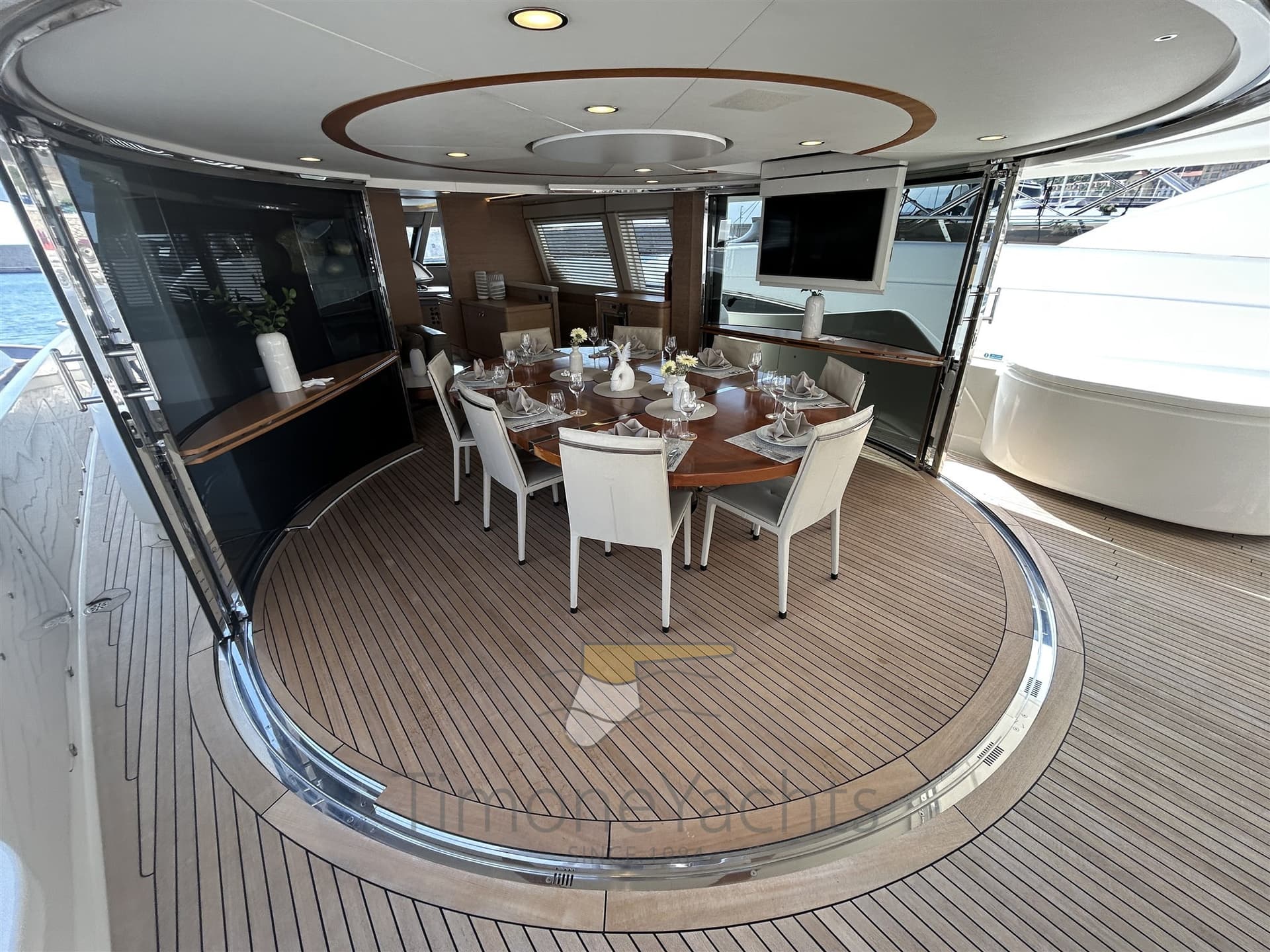 Custom Line Navetta 33 - Deck View Custom Line Navetta 33 - Deck View