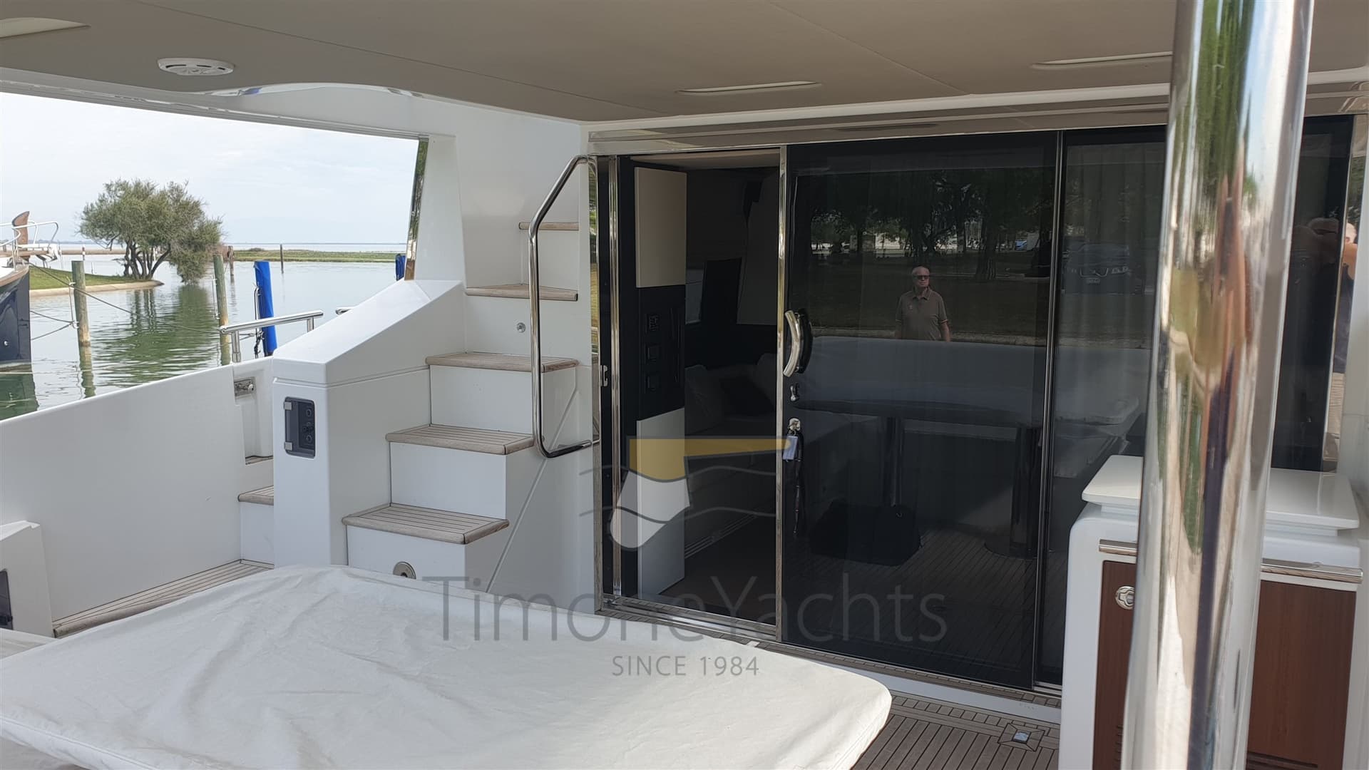 Azimut Azimut 66 Flybridge - Interior View Azimut Azimut 66 Flybridge - Interior View