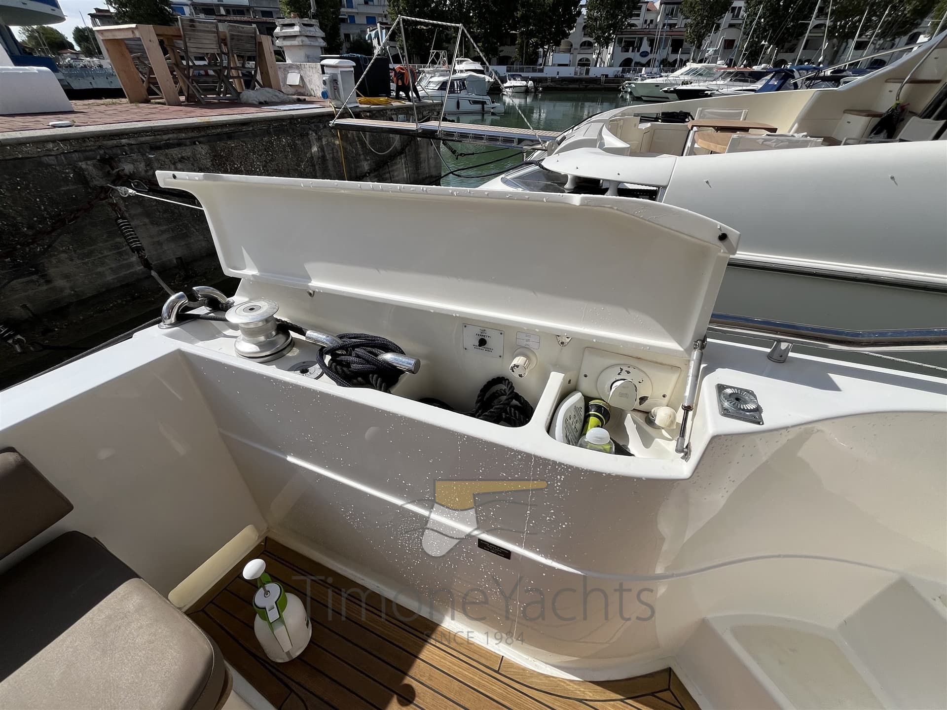 Ferretti Yachts FERRETTI 530 used - hero image 7