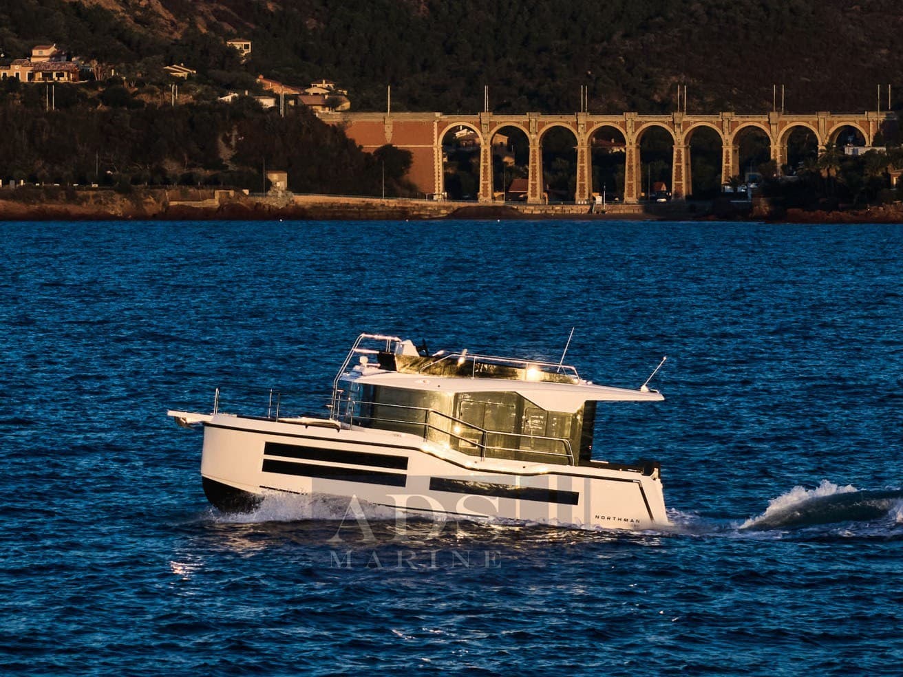 Northman Trawler 1050 - Deck View Northman Trawler 1050 - Deck View