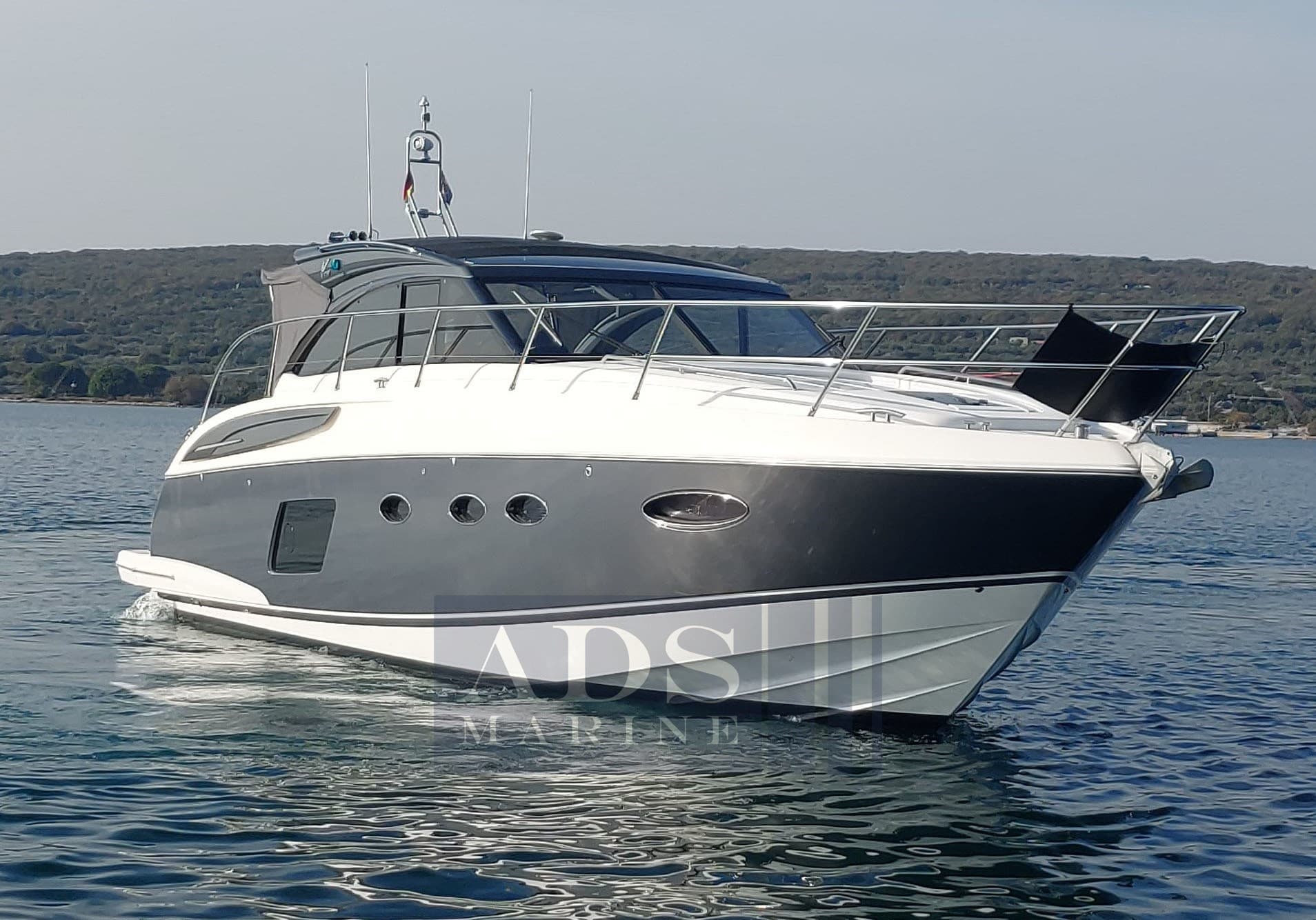 Princess Yachts V 48 - Detail View 1 Princess Yachts V 48 - Detail View 1